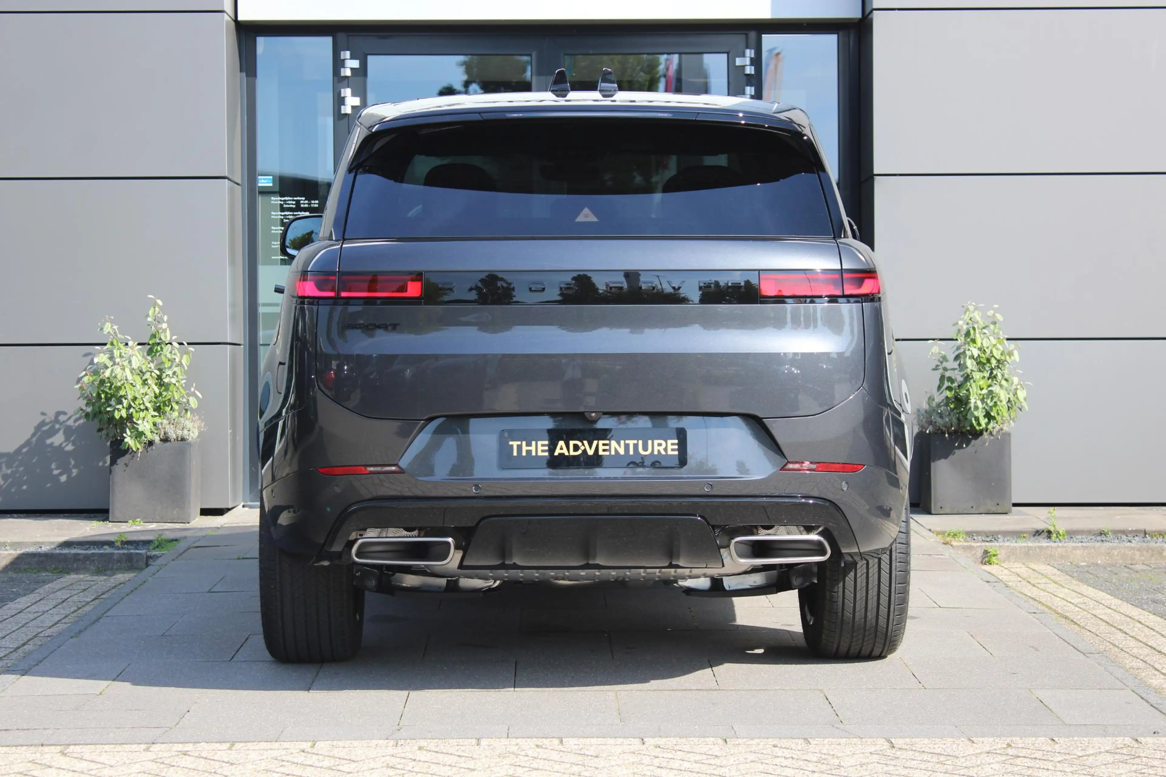 Land Rover Range Rover Sport P460e BATTERSEA EDITION — photo 10