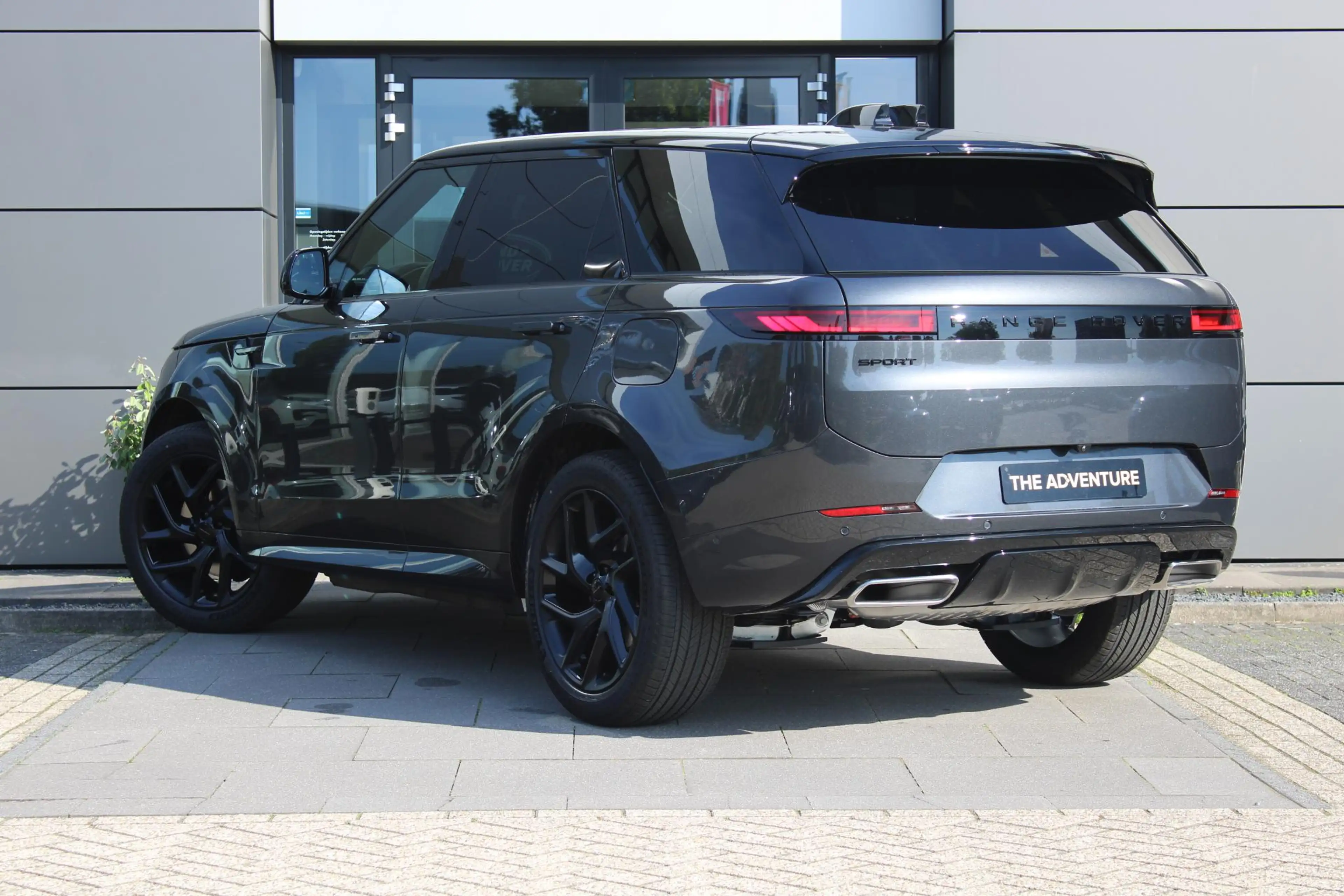Land Rover Range Rover Sport P460e BATTERSEA EDITION — photo 3