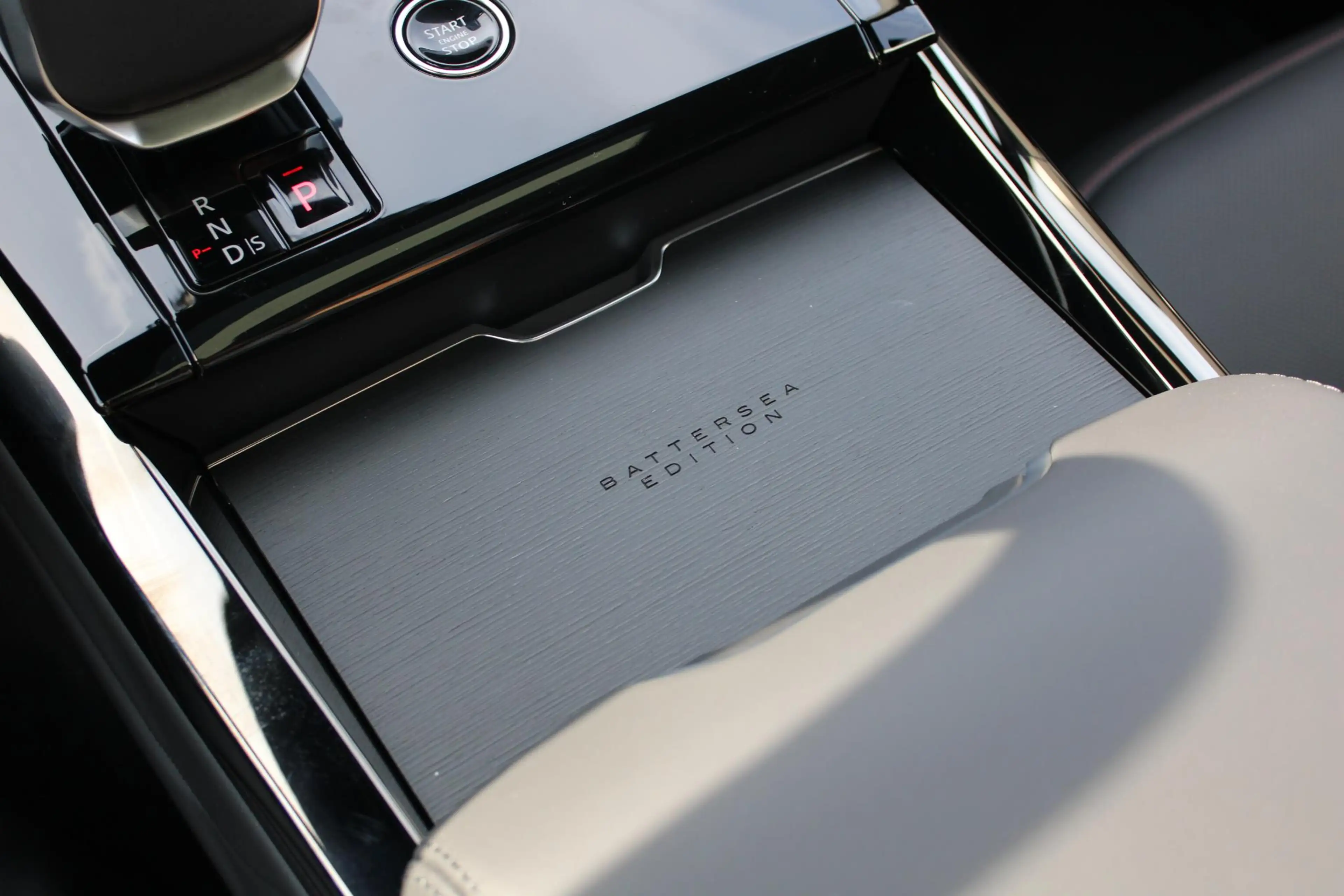 Land Rover Range Rover Sport P460e BATTERSEA EDITION — photo 12