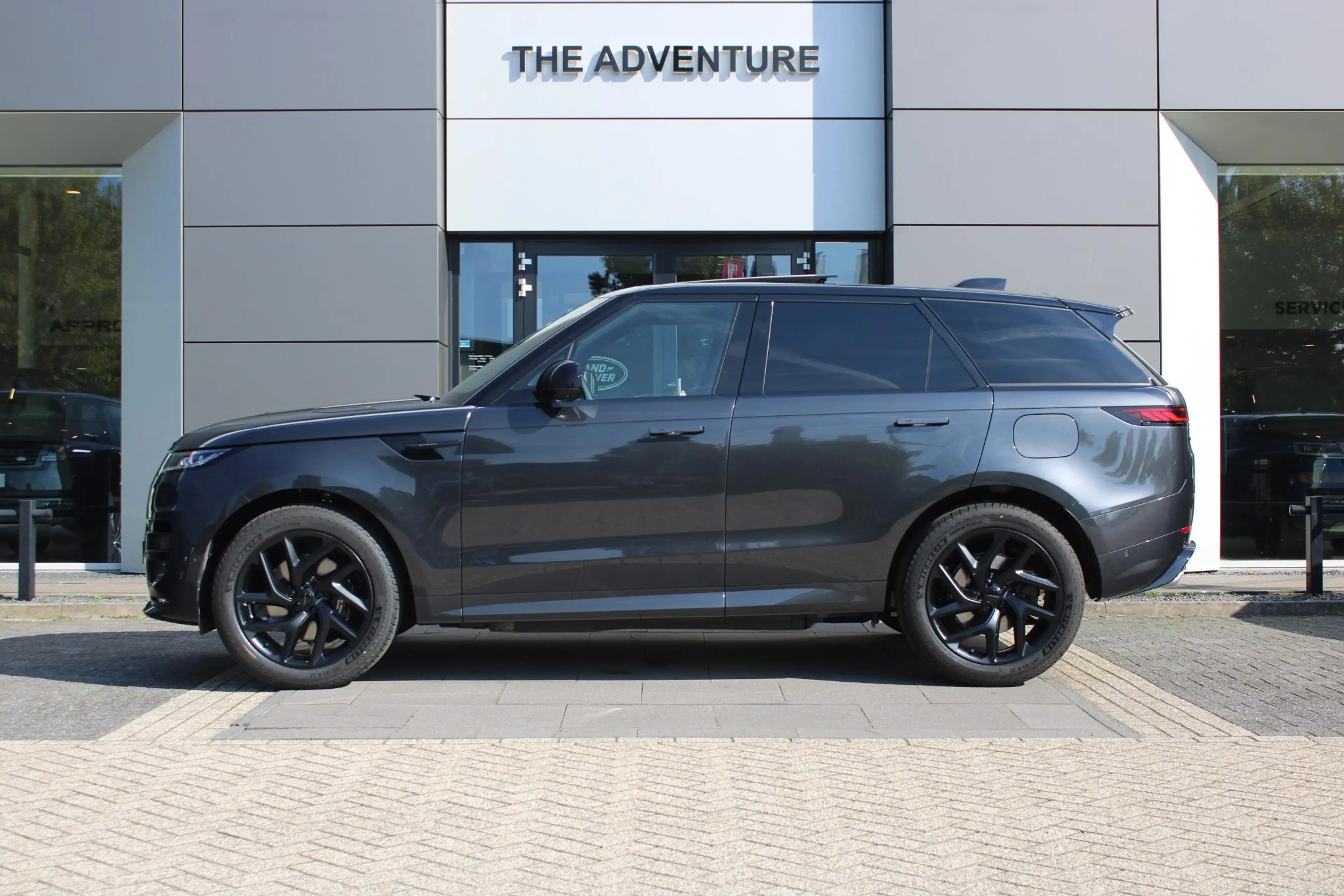 Land Rover Range Rover Sport P460e BATTERSEA EDITION — photo 9