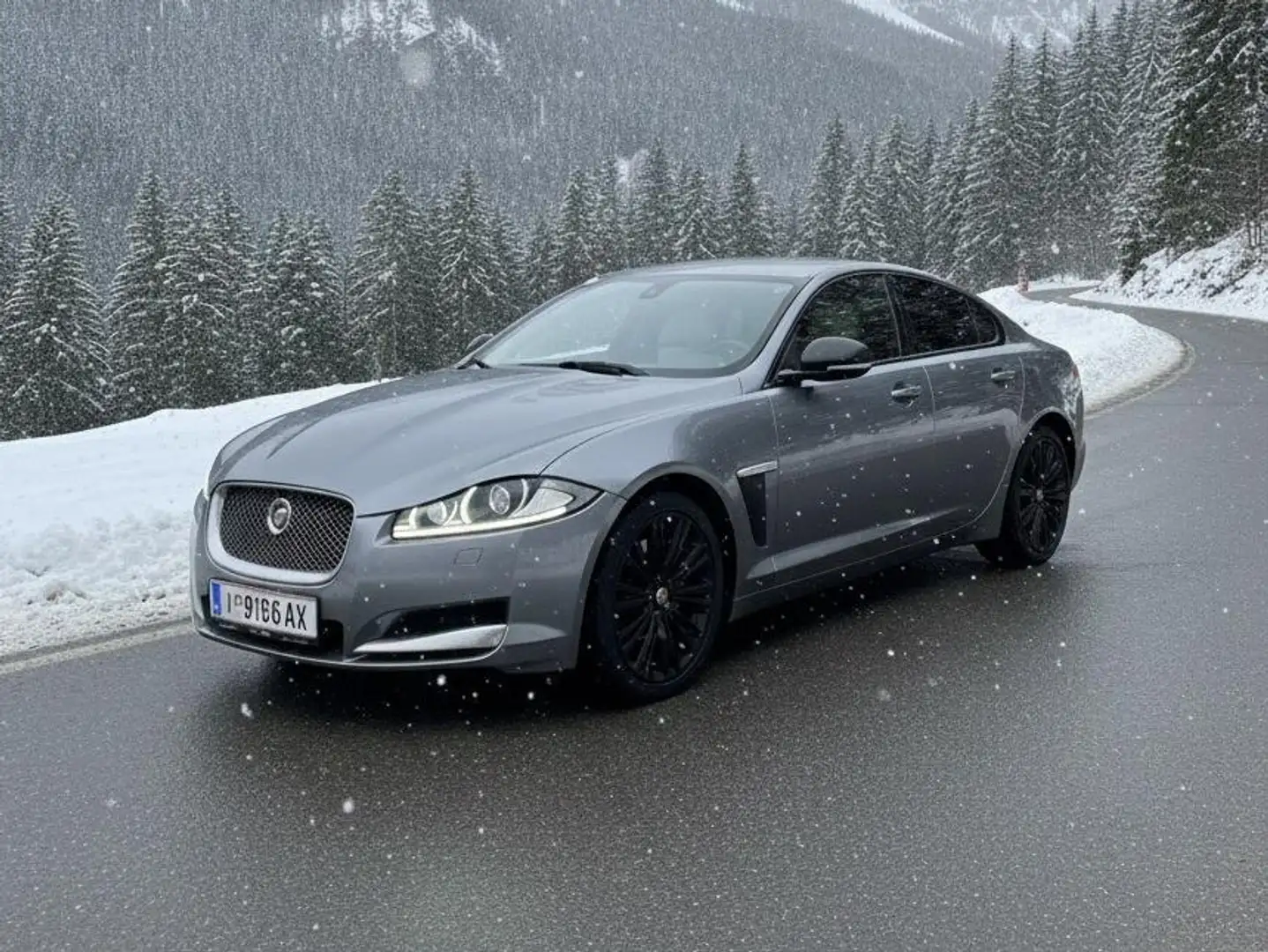 Jaguar XF XF 2,2 Diesel Luxury Luxury Grau - 1