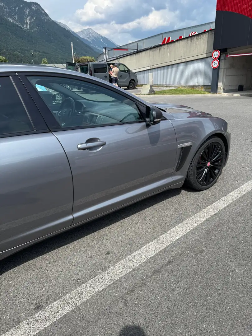 Jaguar XF XF 2,2 Diesel Luxury Luxury Grau - 2