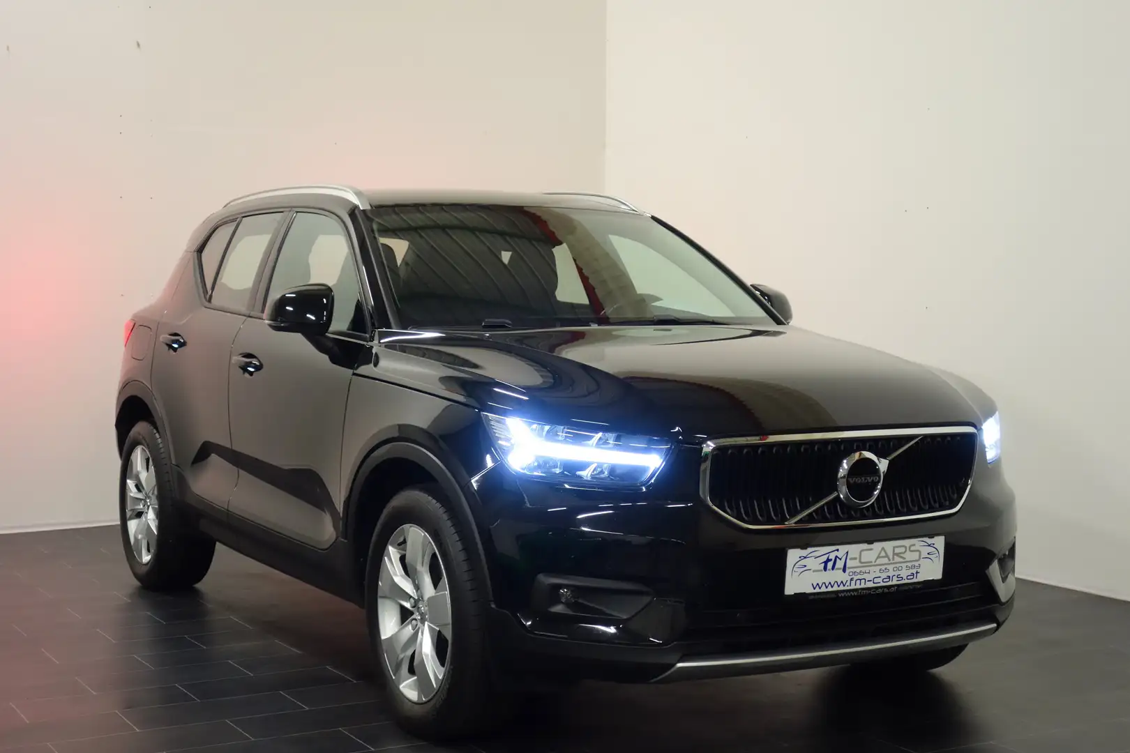 Volvo XC40 T2 Momentum Pro Geartronic *Navi*Kamera*LED*ACC* Schwarz - 2