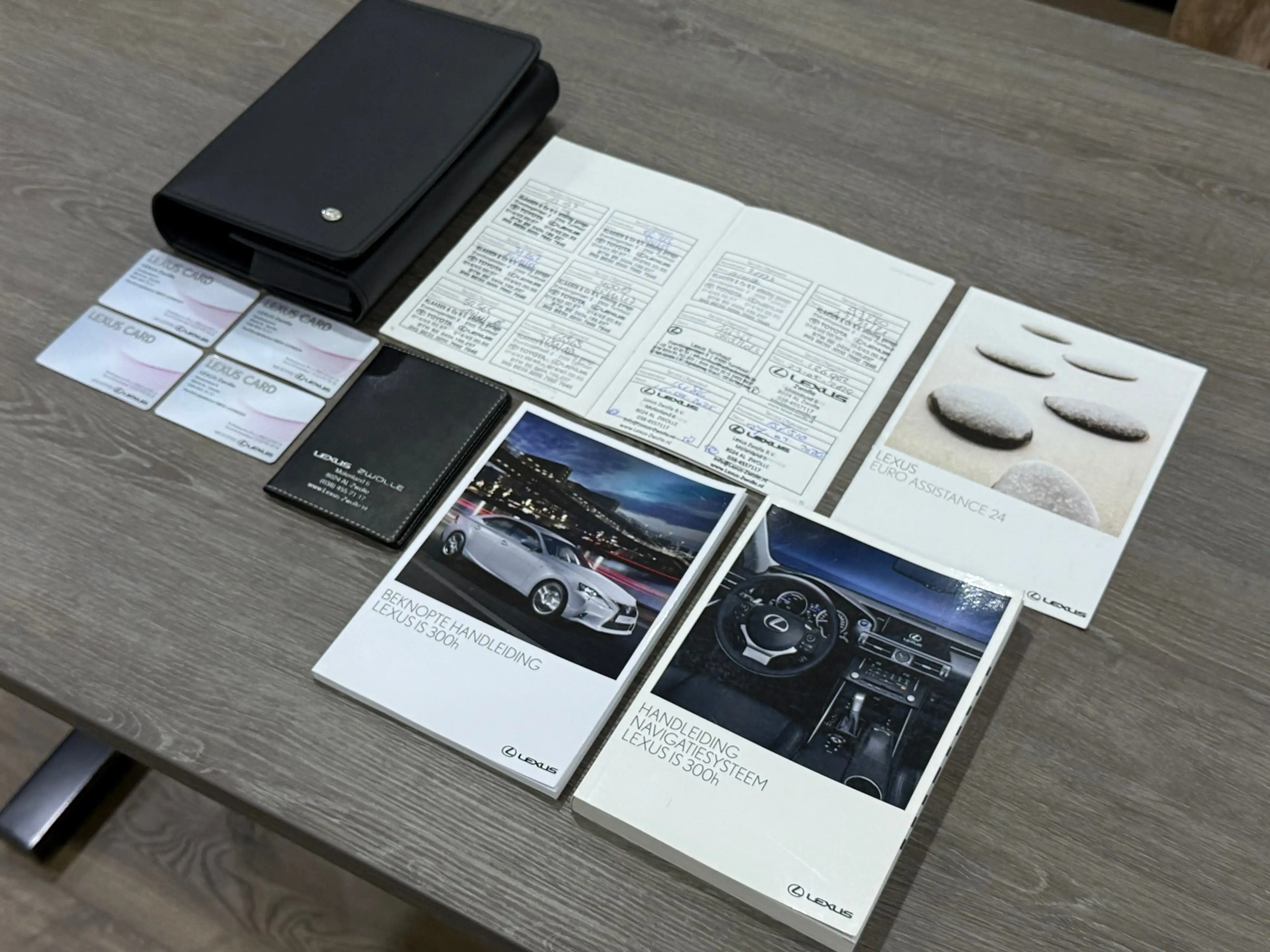 Lexus IS 300 300h F-Sport Line 223 PK LEDER/CARPLAY/STOELVENTIL — photo 2
