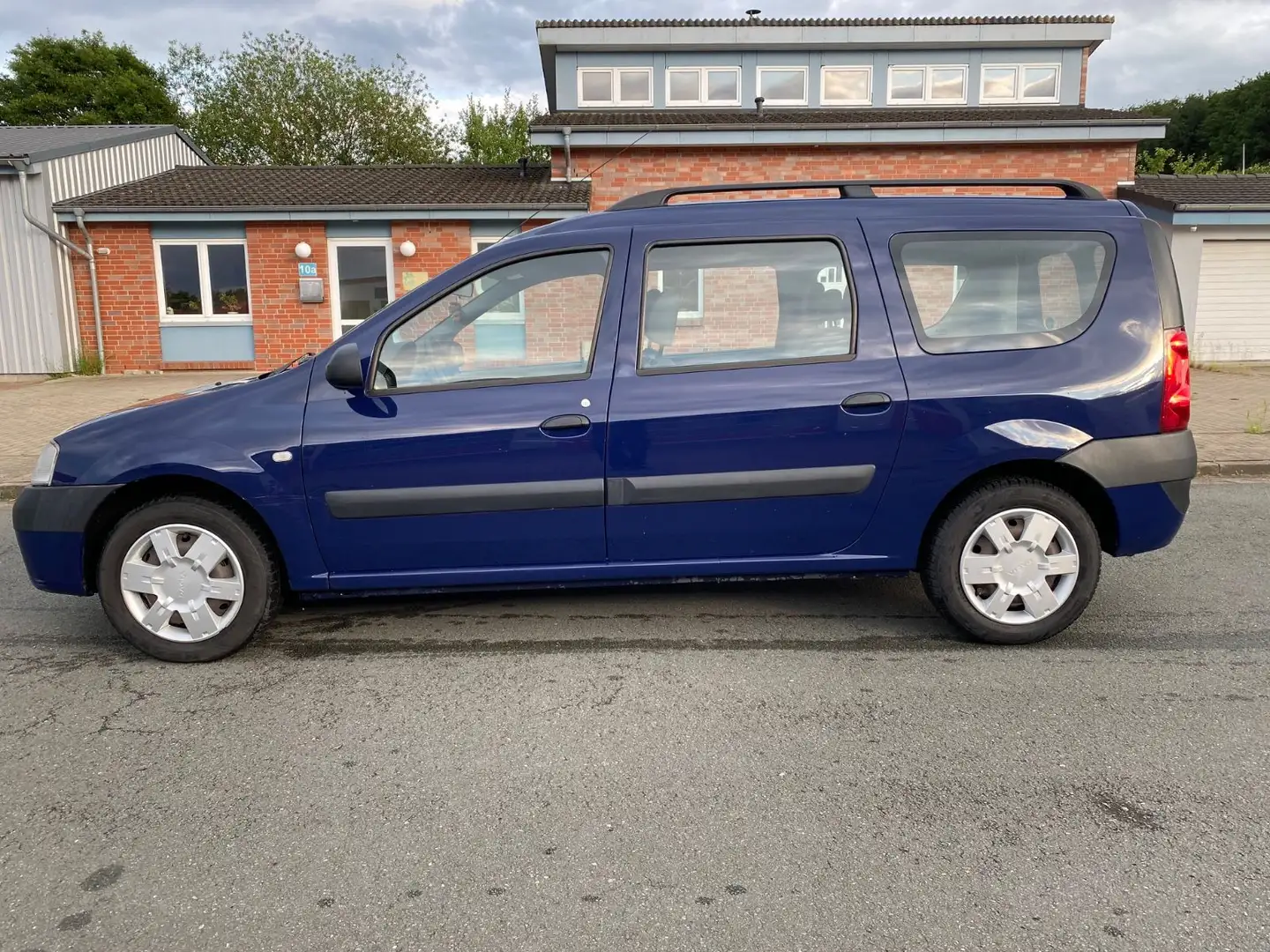 Dacia Logan MCV Kombi Laureate 1.Hand nur 95Tkm Klima Blau - 2