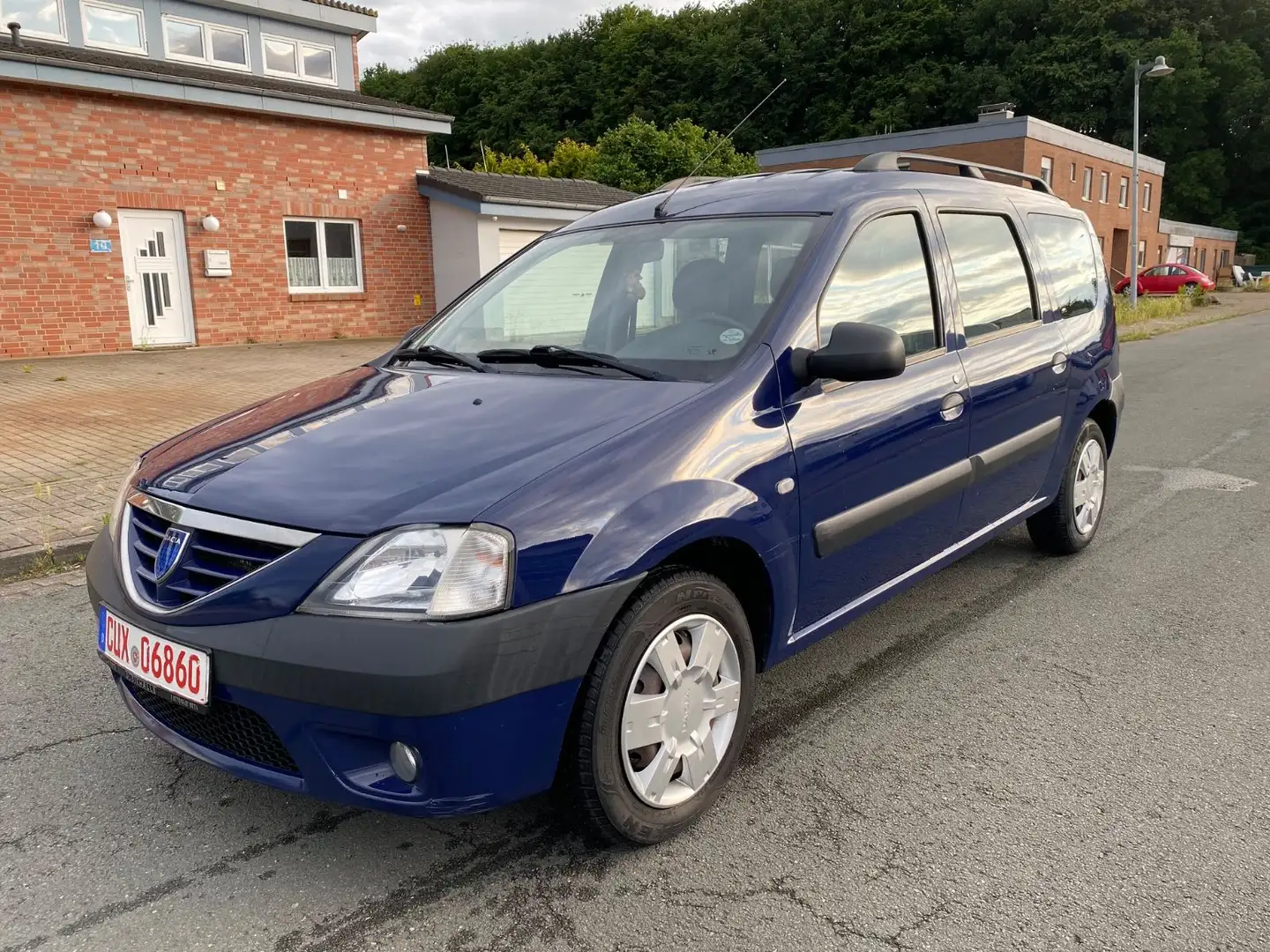 Dacia Logan MCV Kombi Laureate 1.Hand nur 95Tkm Klima Blau - 1