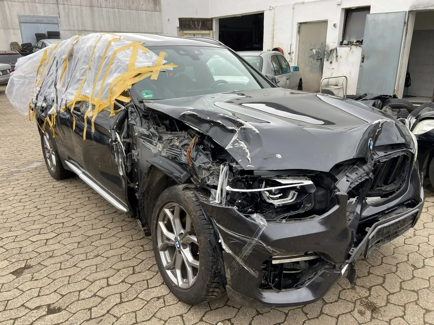 BMW X3 xDrive 20 d xLine 360°/ HUD/ LED/ NAVI/ AK Grau - 1