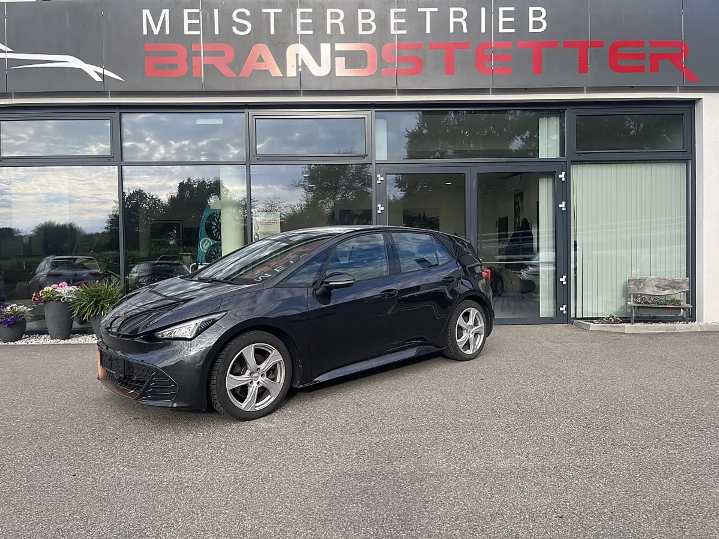 CUPRA Born e-Boost Grau - 1