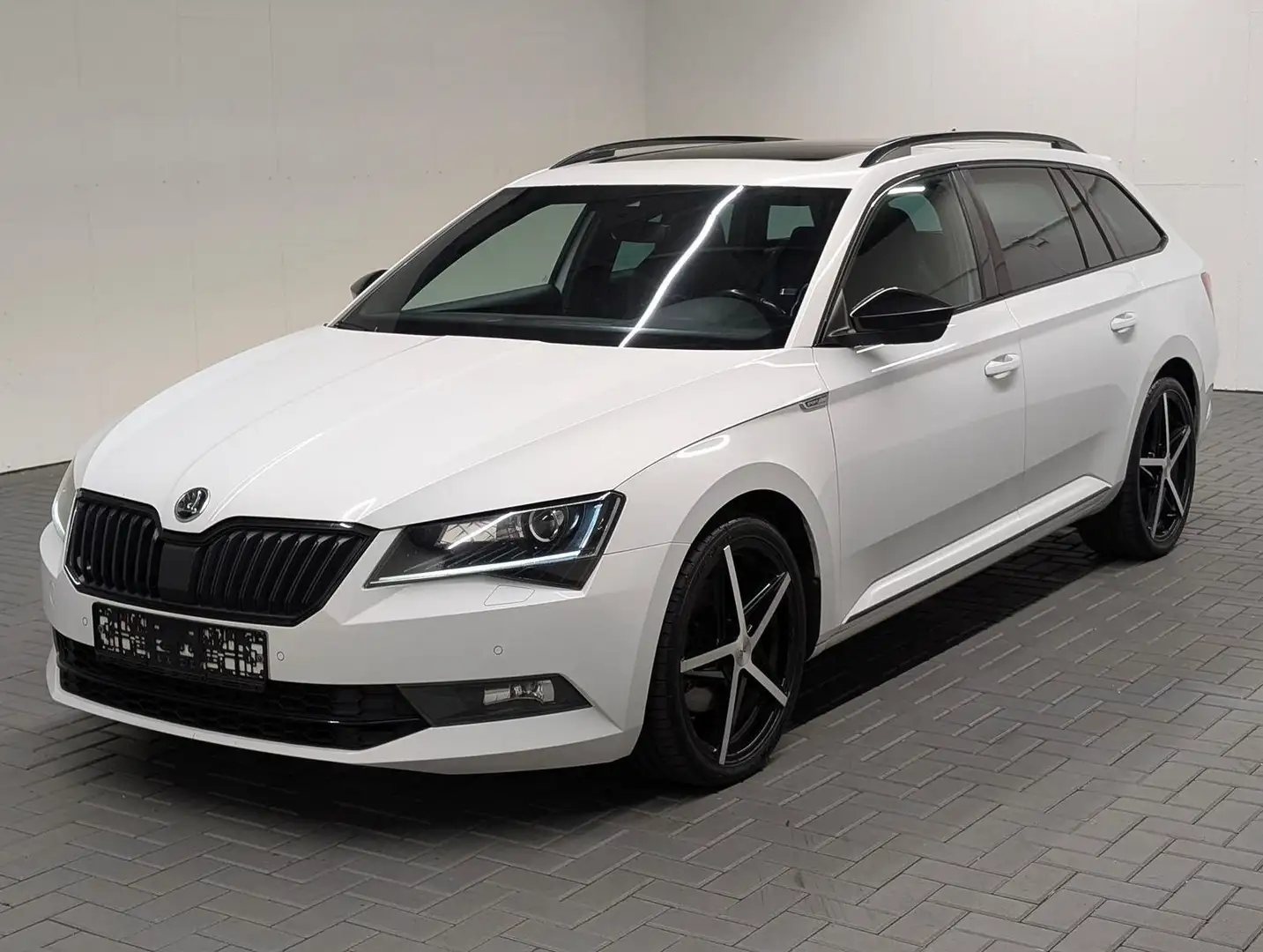 Skoda Superb Combi Sportline Standhzg/Bi-Xenon/Pano/Na Bianco - 1