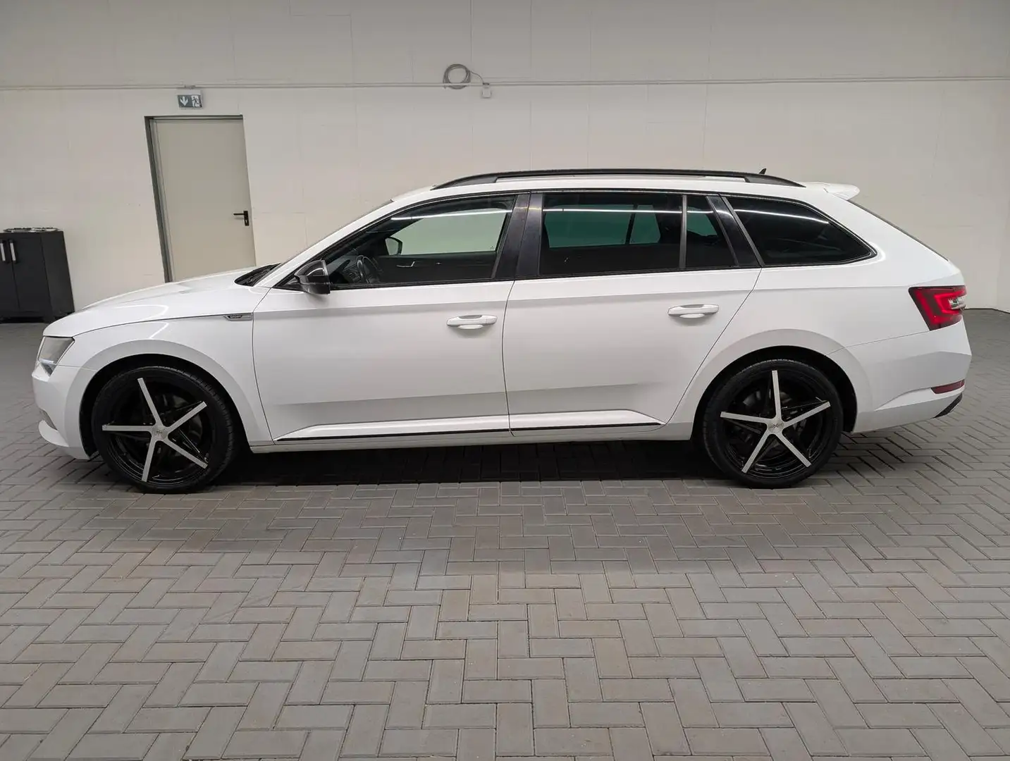 Skoda Superb Combi Sportline Standhzg/Bi-Xenon/Pano/Na Bianco - 2