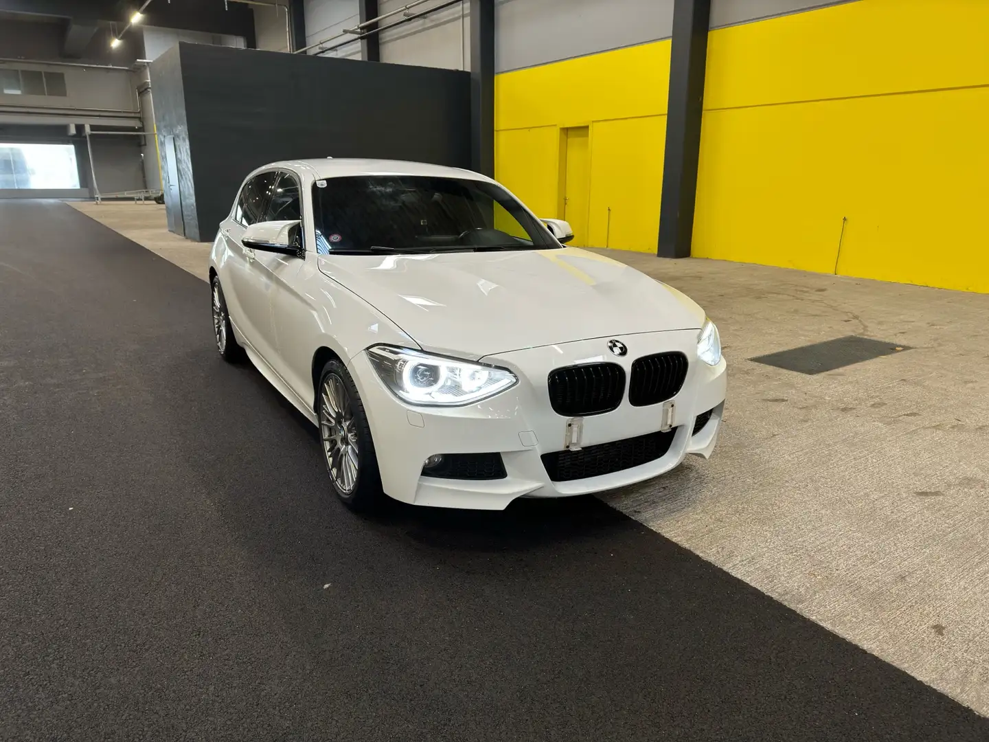 BMW 120 120d Білий - 2