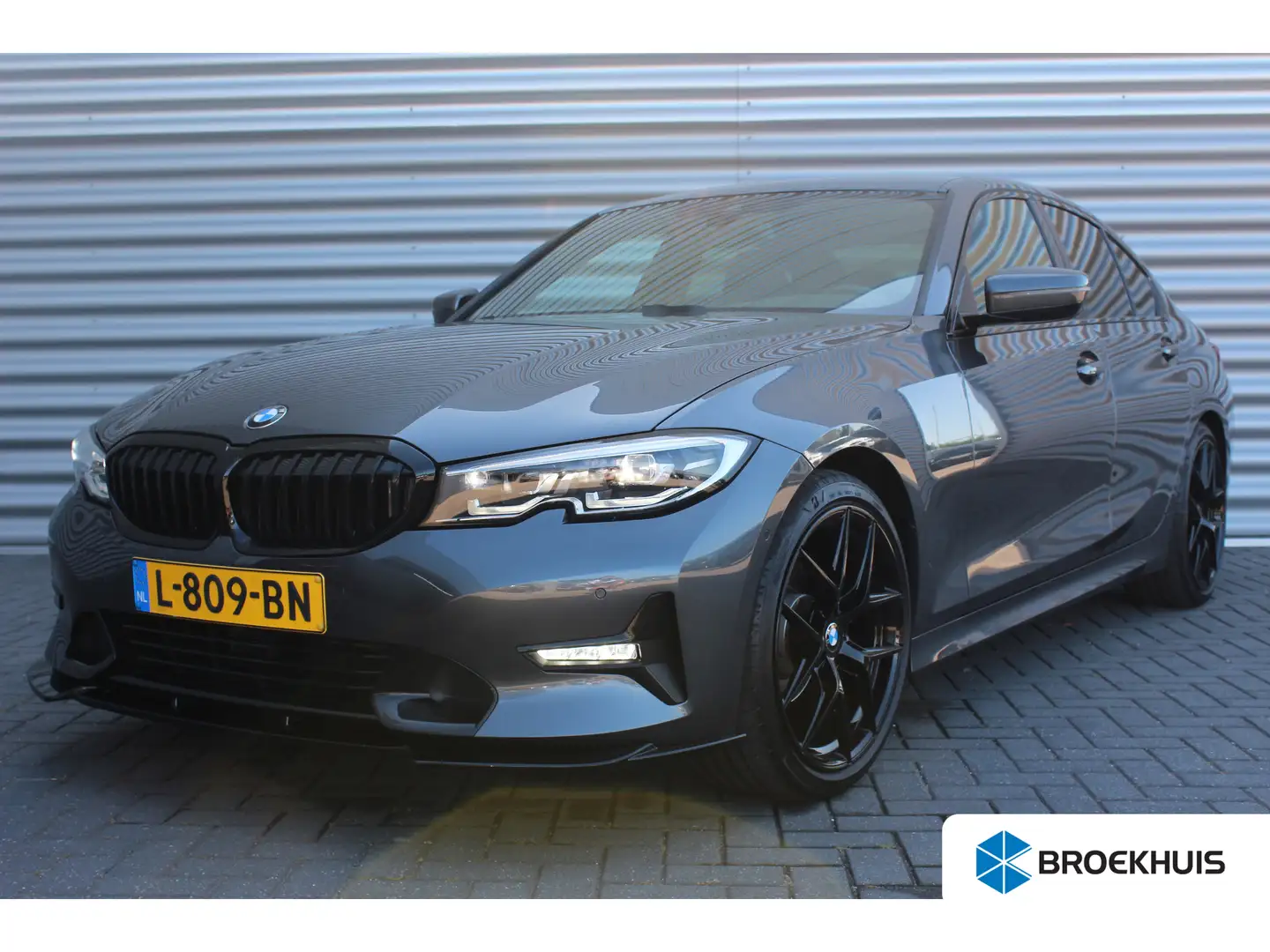BMW 318 3-serie 318I 156PK HIGH EXECUTIVE AUTOMAAT / NAVI Grijs - 1