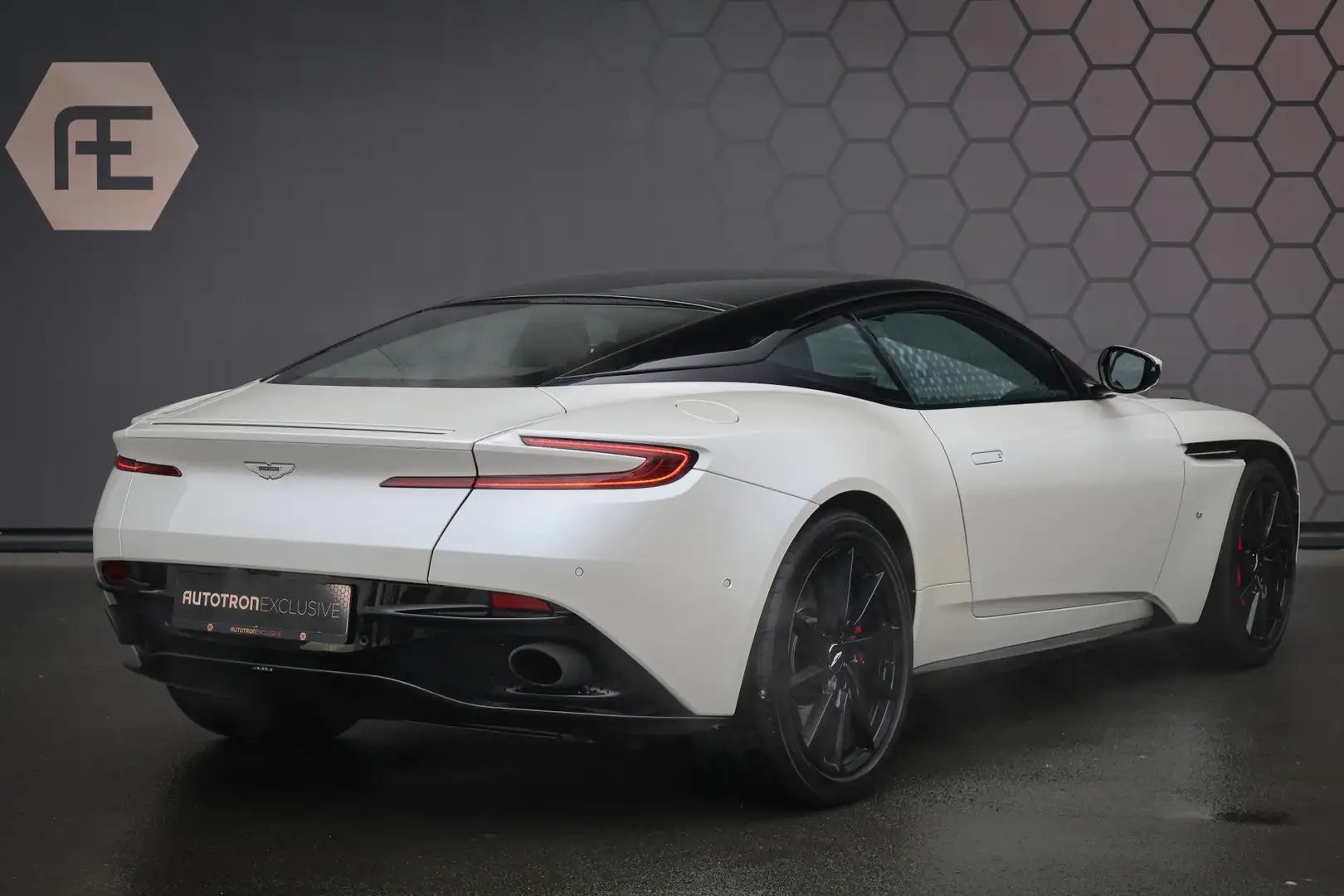 Aston Martin DB11 5.2 V12 | B&O 3D AUDIO | SUÉDE HEMELBEKLEDING | ST Blanco - 2