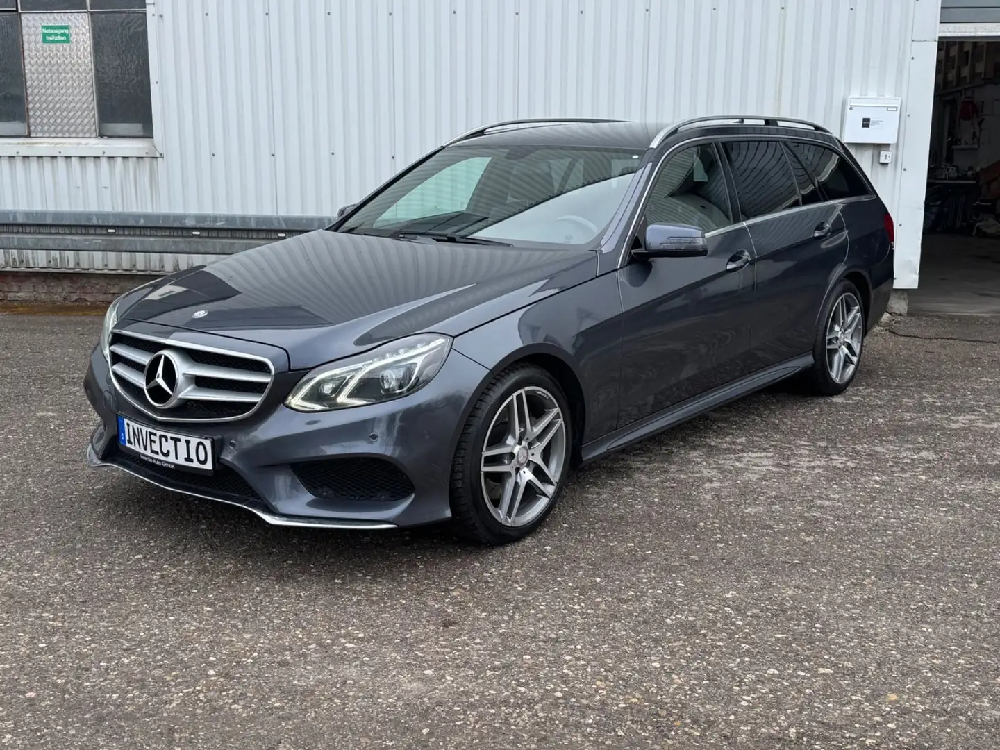 Mercedes-Benz E 350 T BlueTec 4Matic * AMG Line * LED * AHK Grau - 1