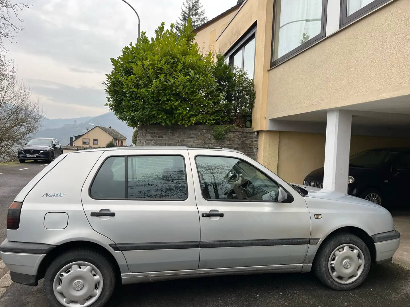 Volkswagen Golf Avenue - 1