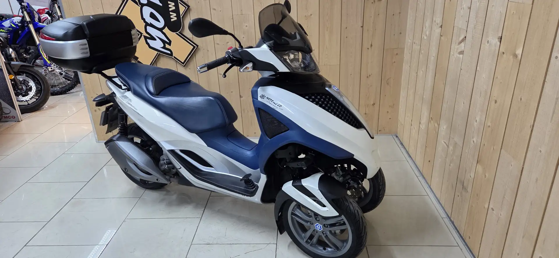 Piaggio MP3 300 Bílá - 1