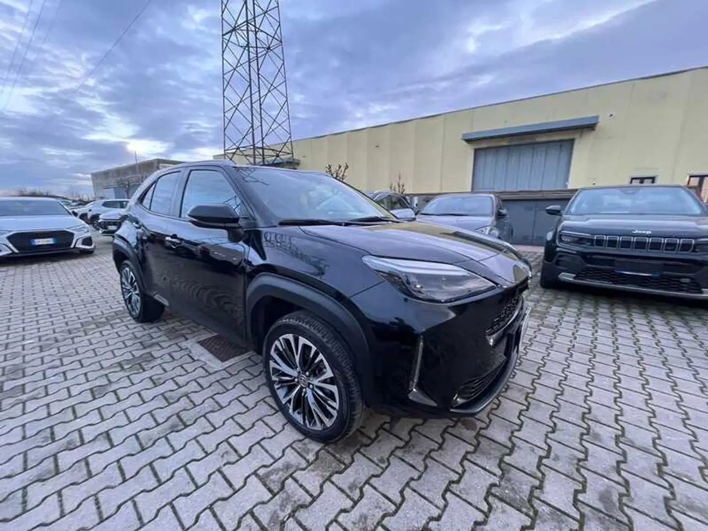 Toyota Yaris Cross 1.5h Lounge 116 CV e-cvt 2WD Nero - 2