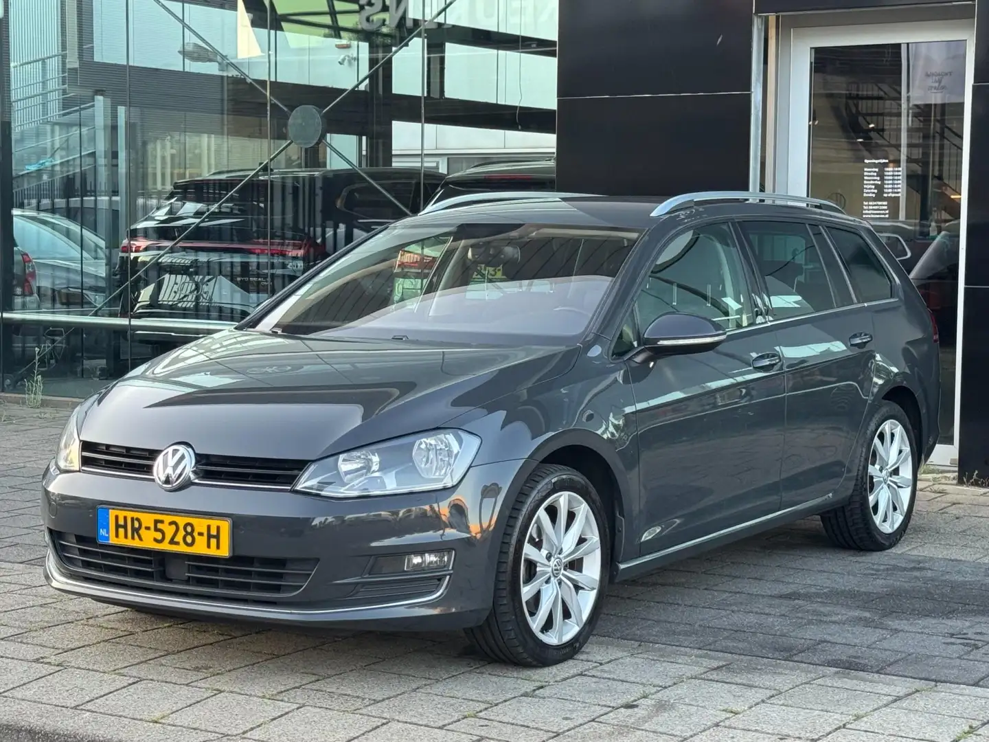 Volkswagen Golf Variant 1.4 TSI Highline Grijs - 2