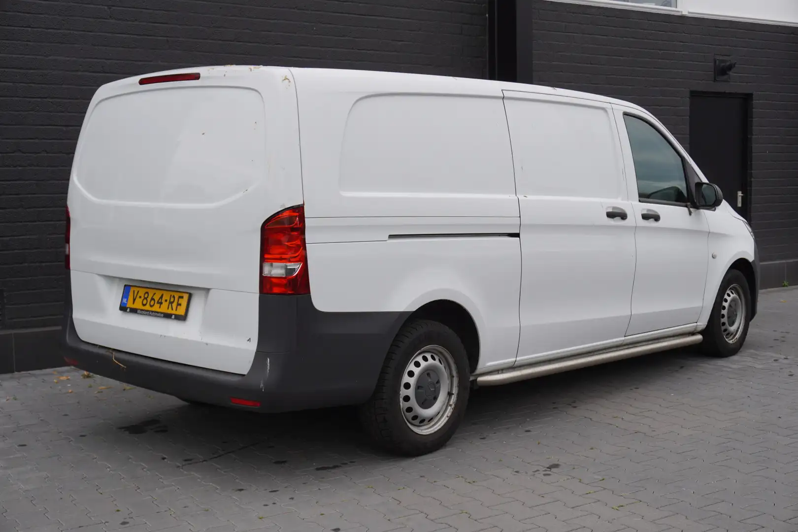 Mercedes-Benz Vito 111 CDI XL EURO 6 - Airco - Camera - Laadbrug - € Wit - 2