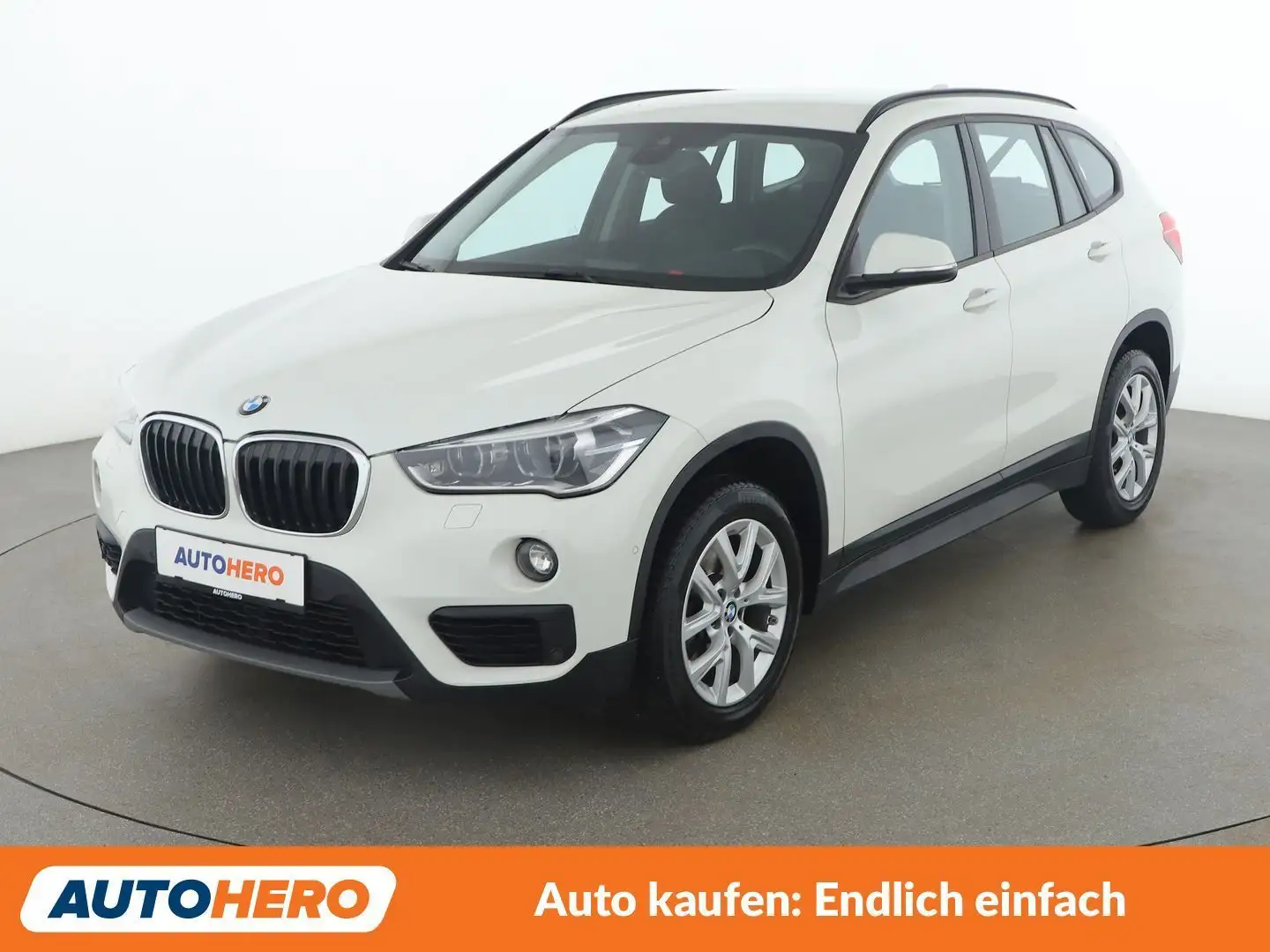BMW X1 sDrive 18d Advantage Weiß - 1
