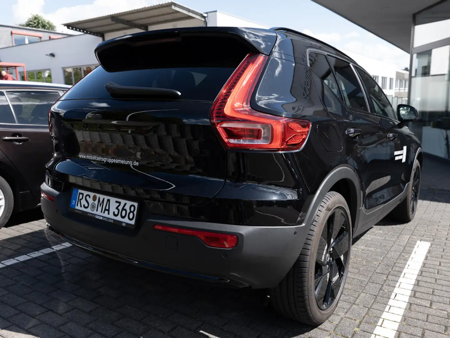 Volvo XC40 Plus Black Edition 2WD SHZ NAVI LED 360° Schwarz - 2