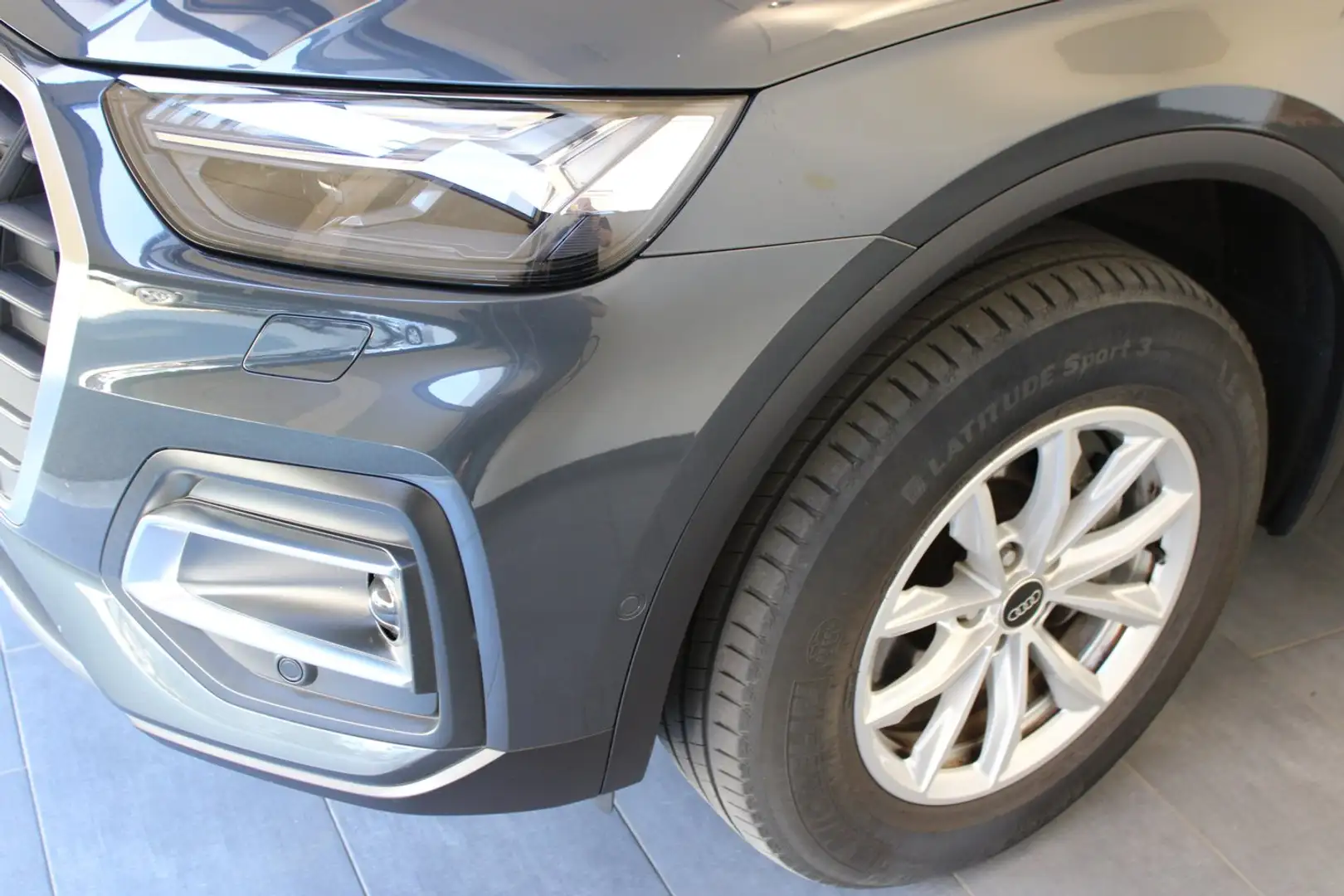Audi Q5 40 TDI quattro Grau - 2