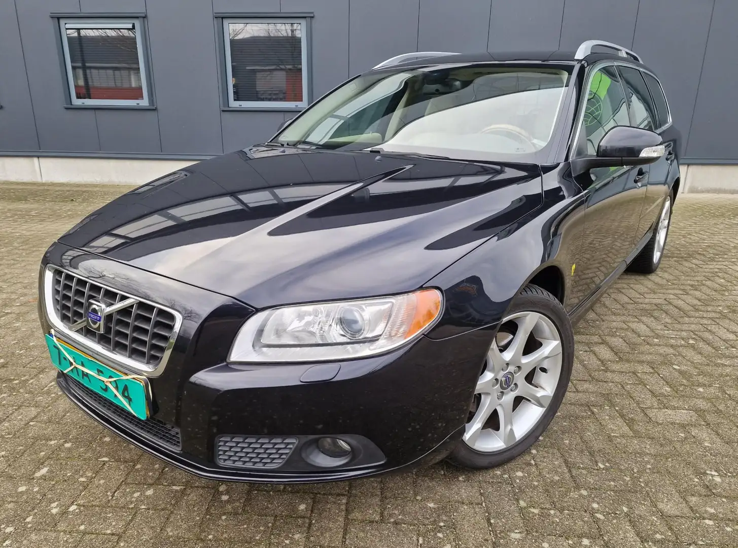 Volvo V70 2.0 Summum, leder, trekhaak, PDC, bijtel vriendeli Černá - 1