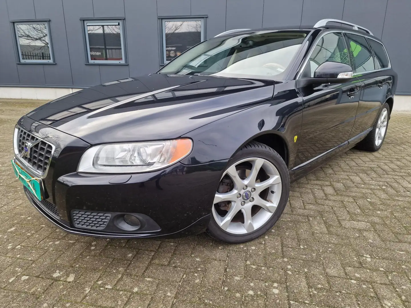 Volvo V70 2.0 Summum, leder, trekhaak, PDC, bijtel vriendeli Černá - 2