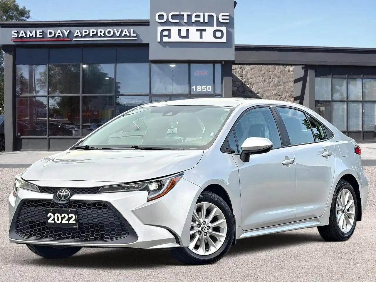 2022 Toyota Corolla LE — photo 1
