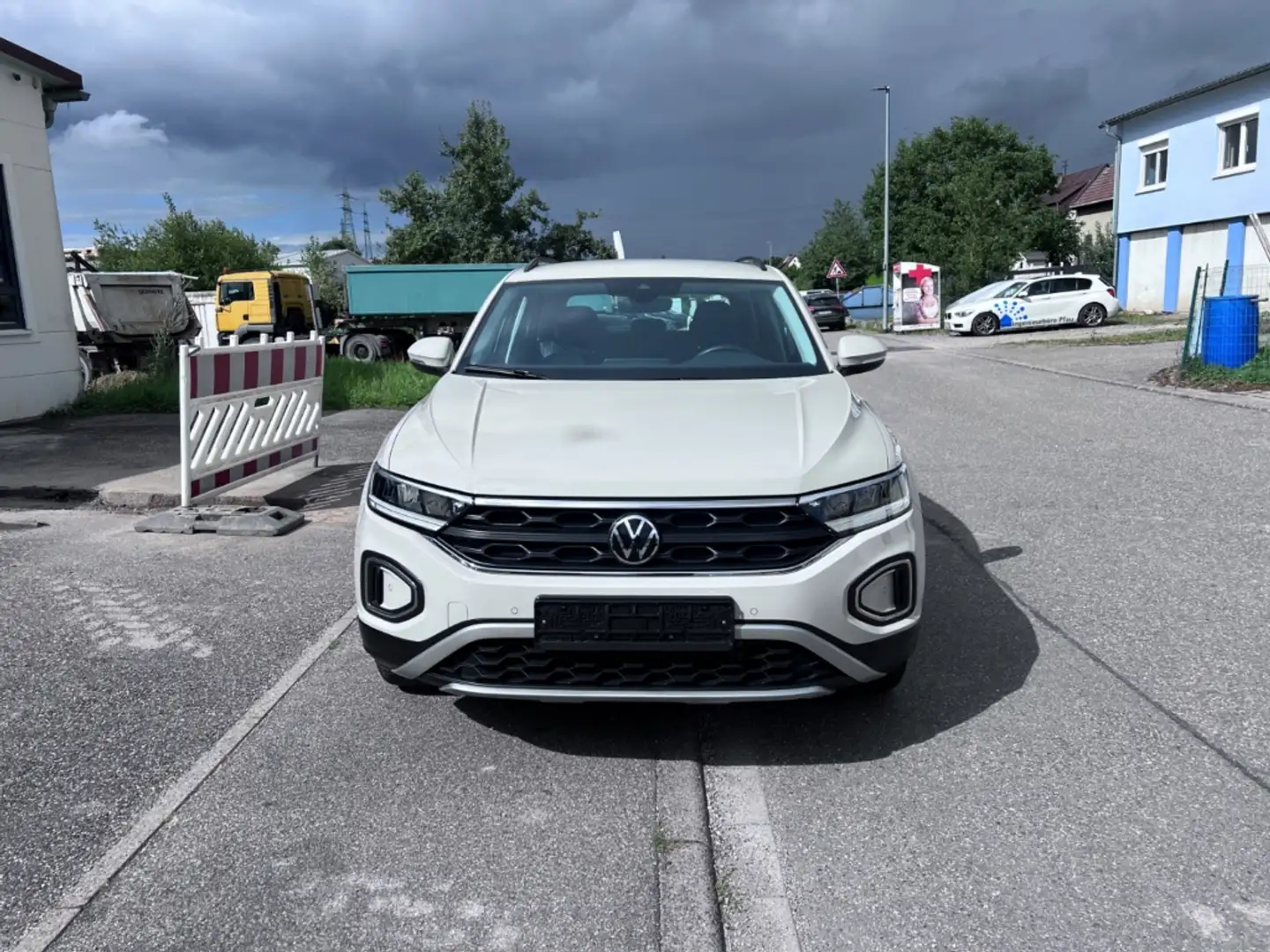 Volkswagen T-Roc 1.5TSI DSG Life DC AHK LED NAVI PDC SHZ Gris - 2