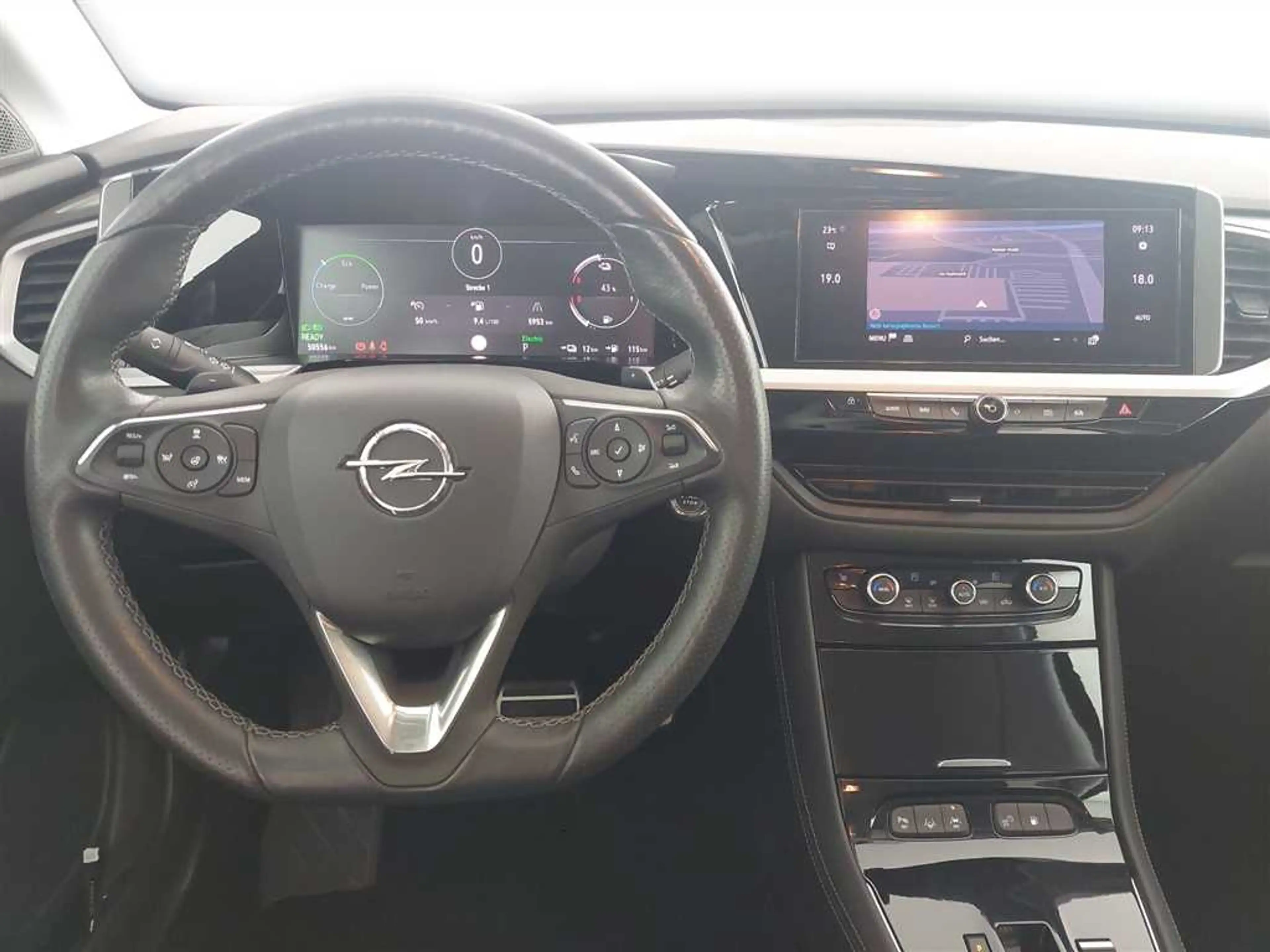 Opel Grandland Ultimate GSE 1.6 PHEV — photo 10