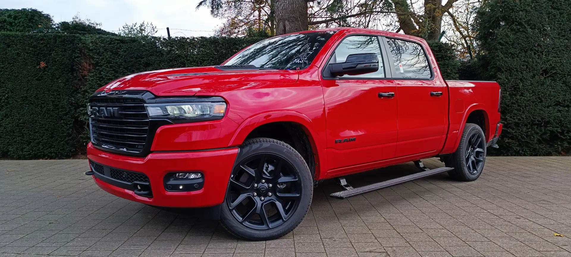 Dodge RAM Laramie Night Premium €68.900,- excl btw Rot - 1