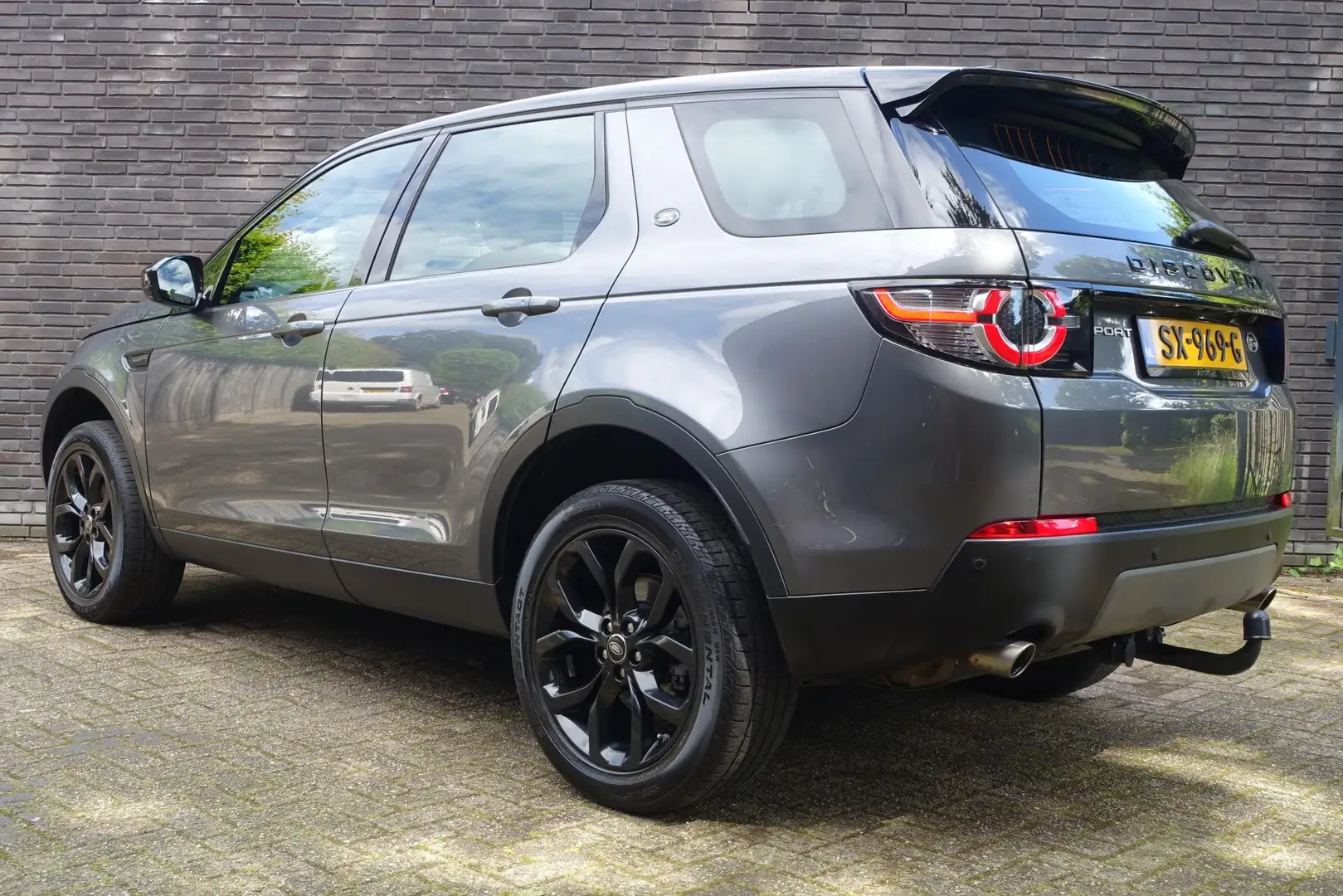 Land Rover Discovery Sport 2.0 TD4 Urban Series SE Dynamic l Pano l Meridian Grijs - 2