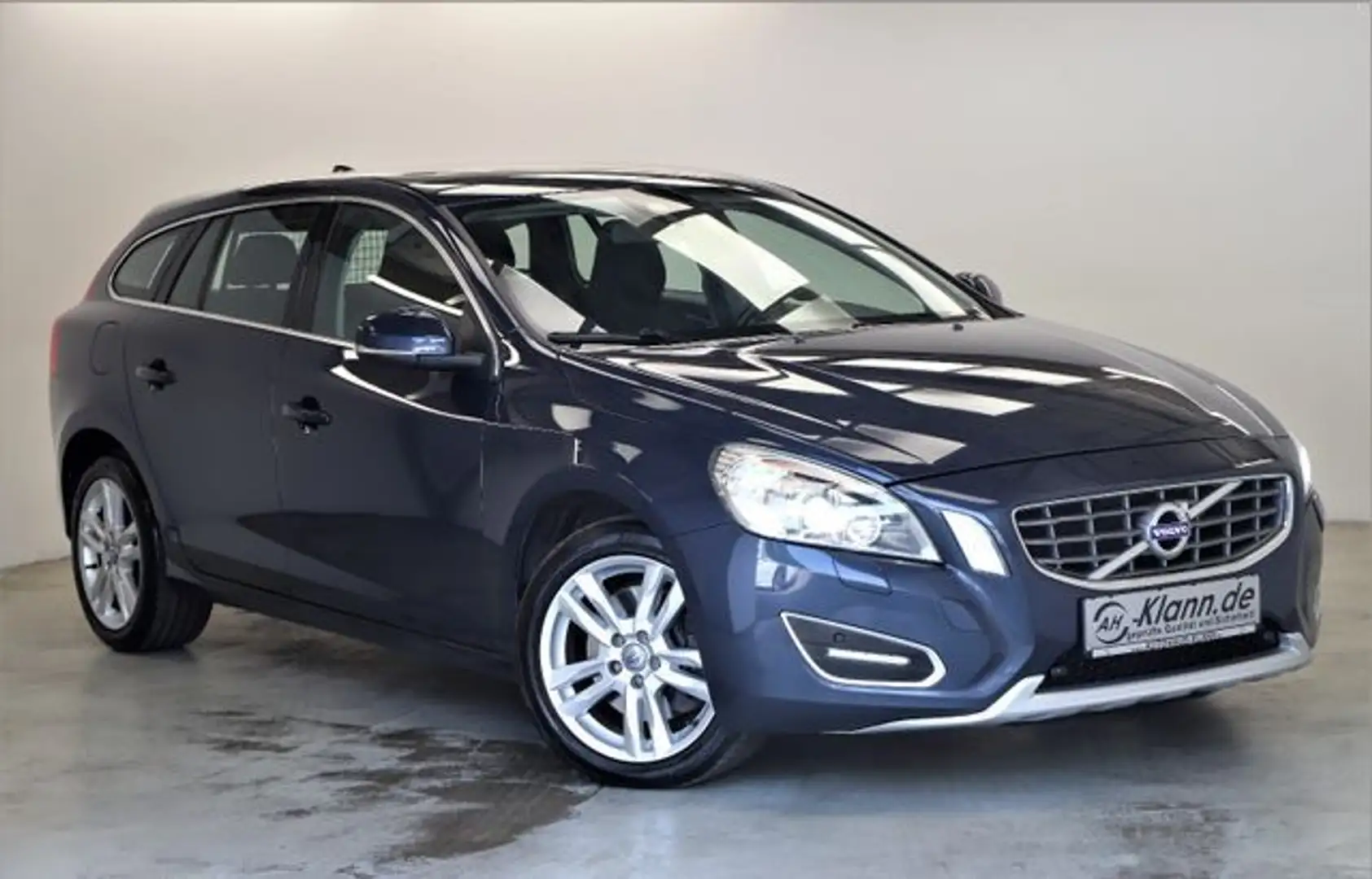 Volvo V60 2.4D5 215PS Automatik Momentum AWD Standh Blau - 1