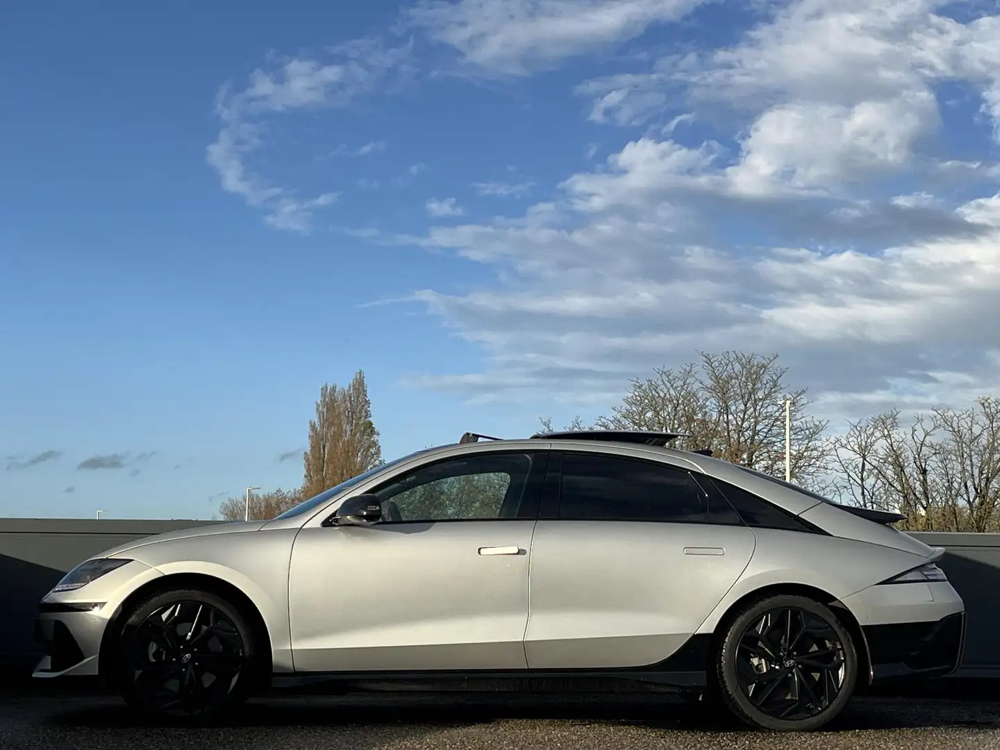 Hyundai IONIQ 6 First Edition AWD 77.4 kWh 325PK | Panorama schuif Geel - 2