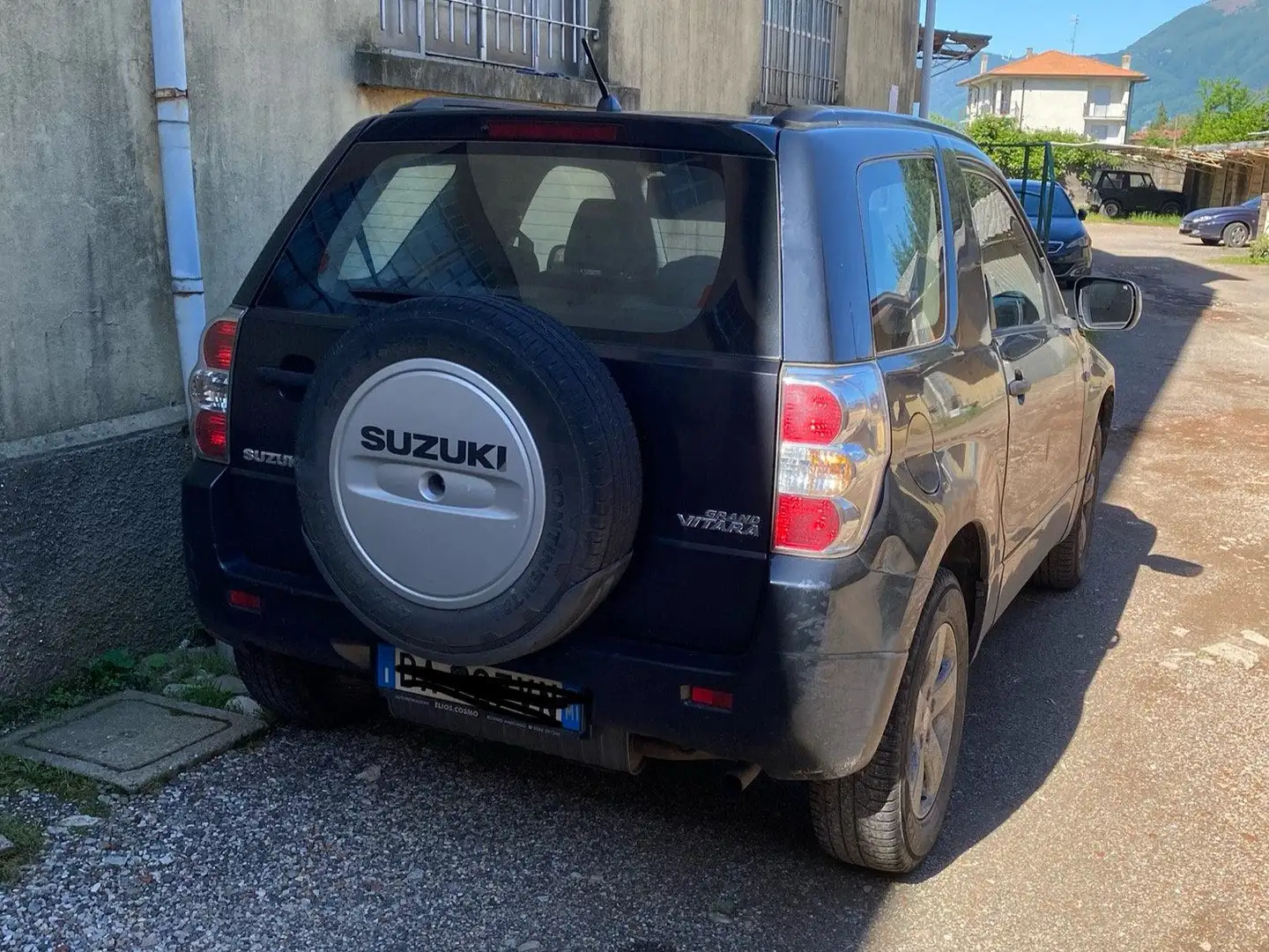 Suzuki Grand Vitara 1,6 benzina Schwarz - 2
