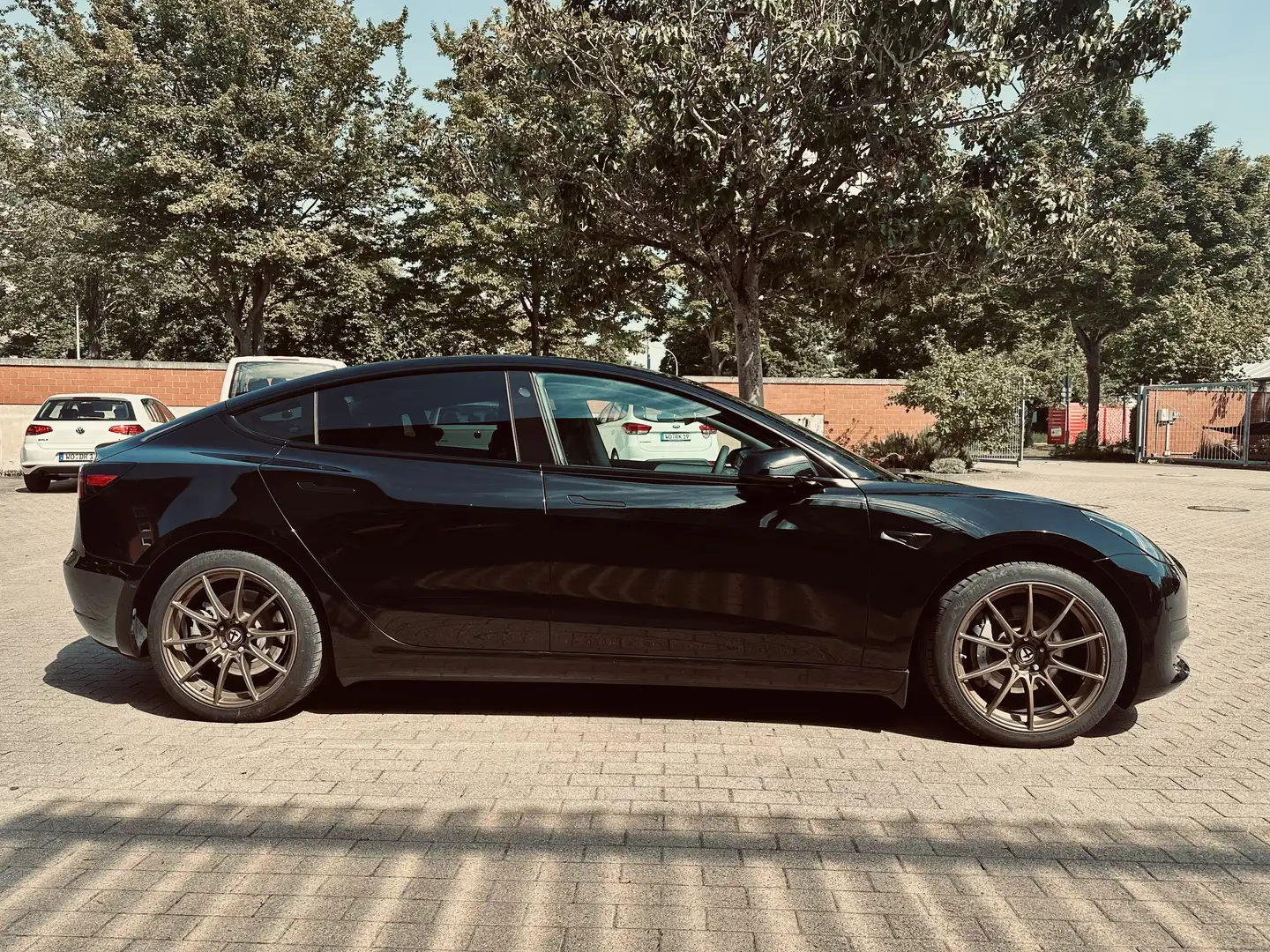 Tesla Model 3 RWD,SolidBlack,Sportfelgen,Herstellergarantie Schwarz - 2