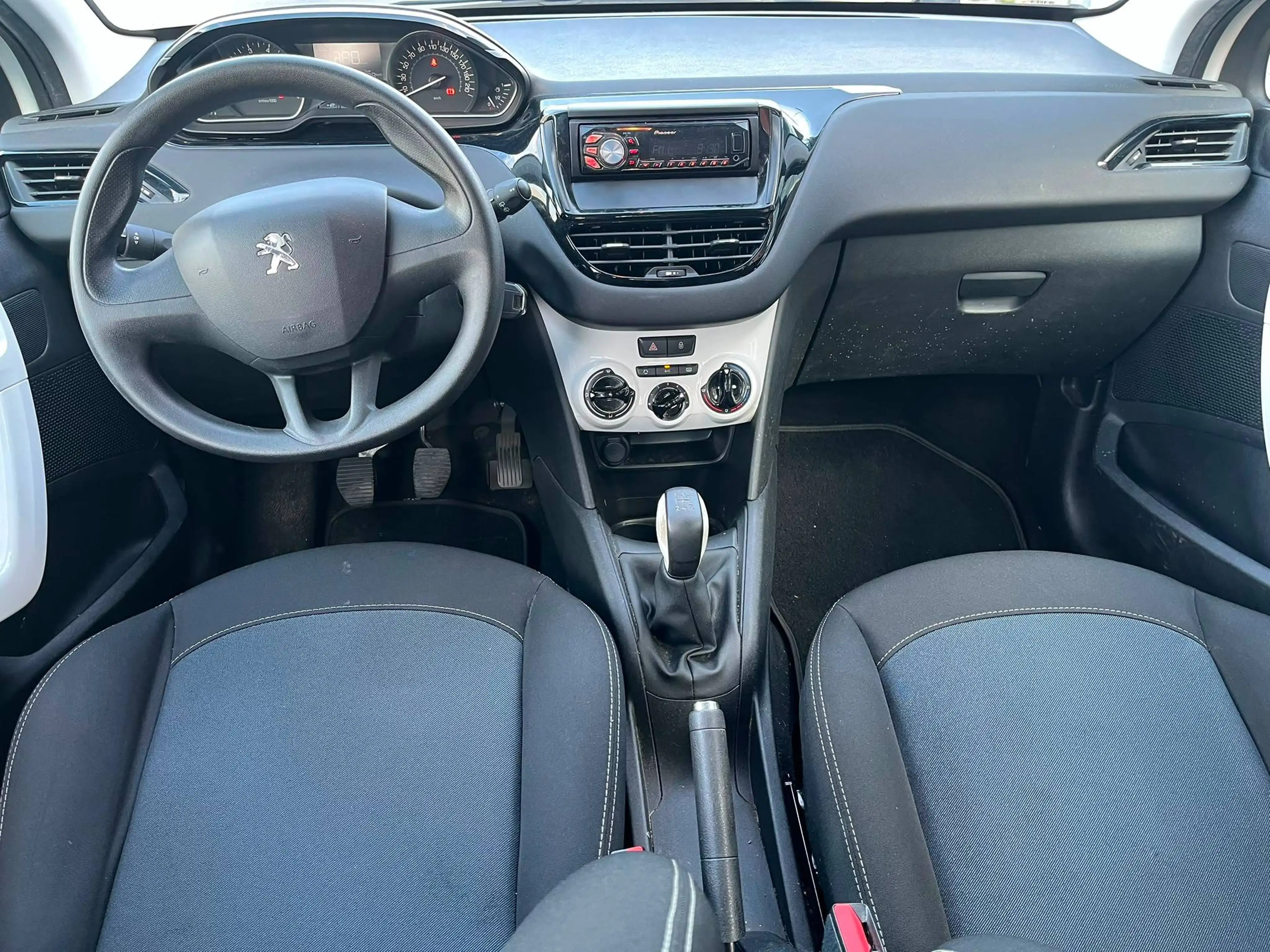 Peugeot 208 208 1.2i PureTech Style — photo 7