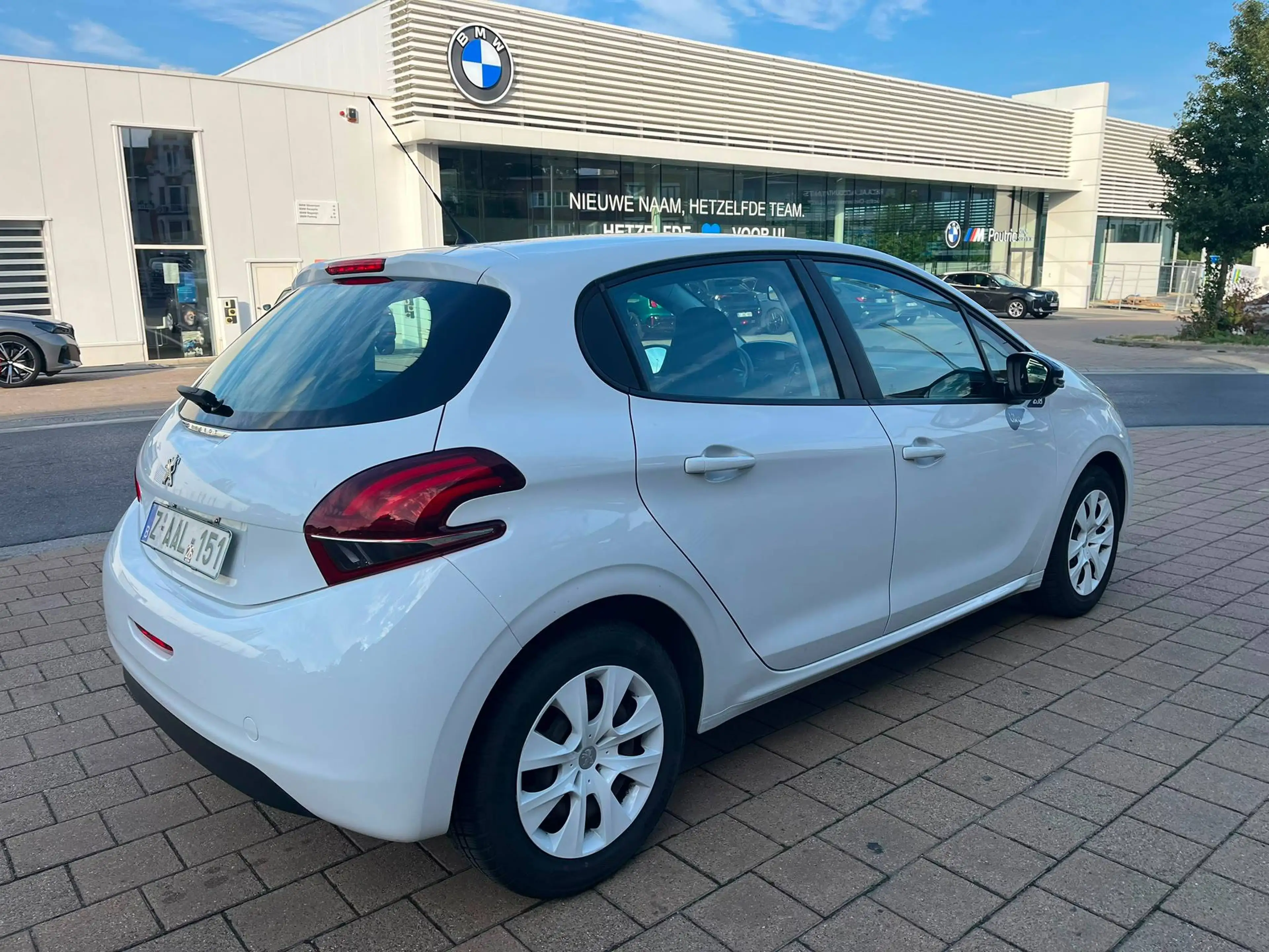 Peugeot 208 208 1.2i PureTech Style — photo 4