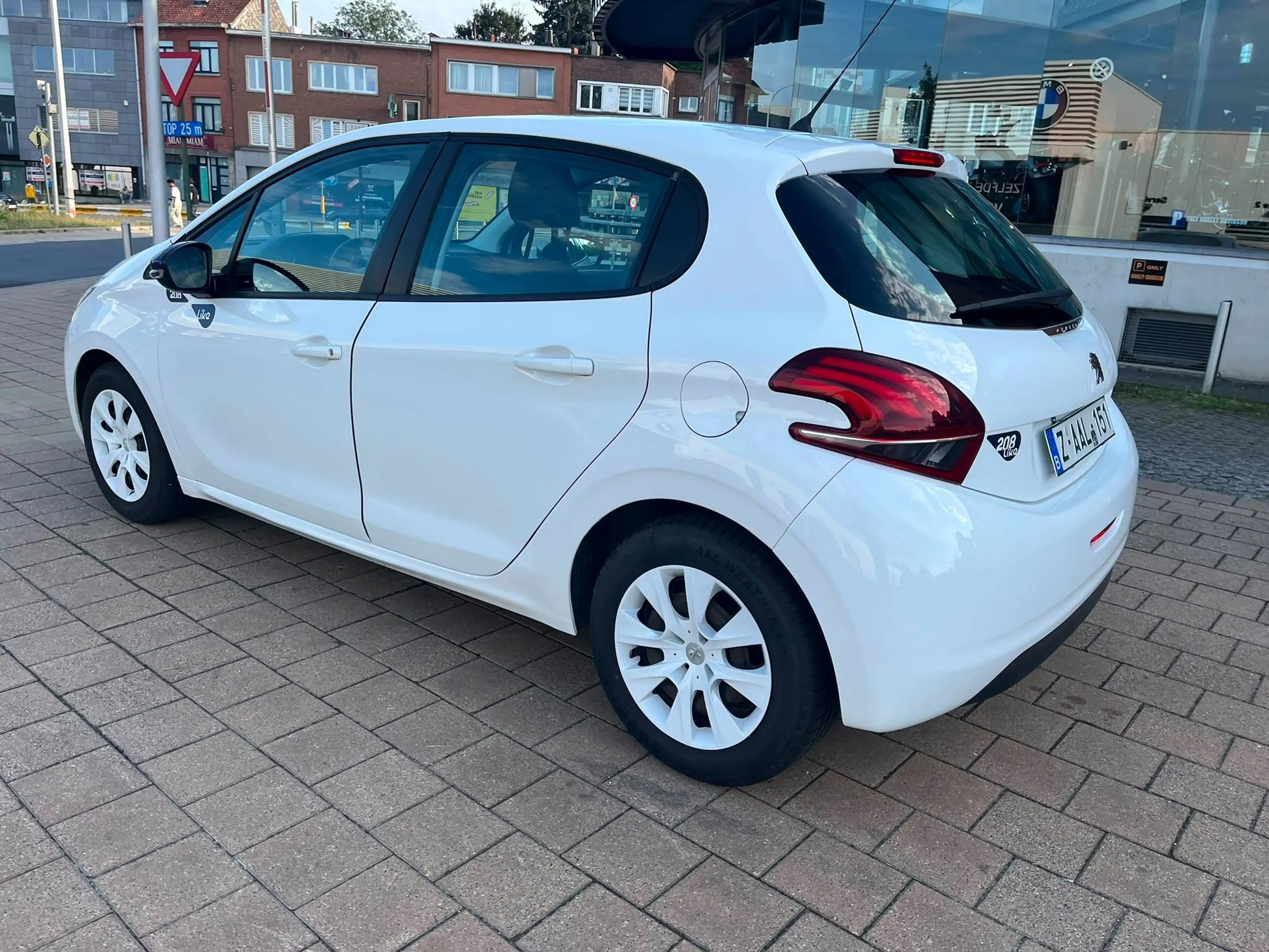 Peugeot 208 208 1.2i PureTech Style — photo 2