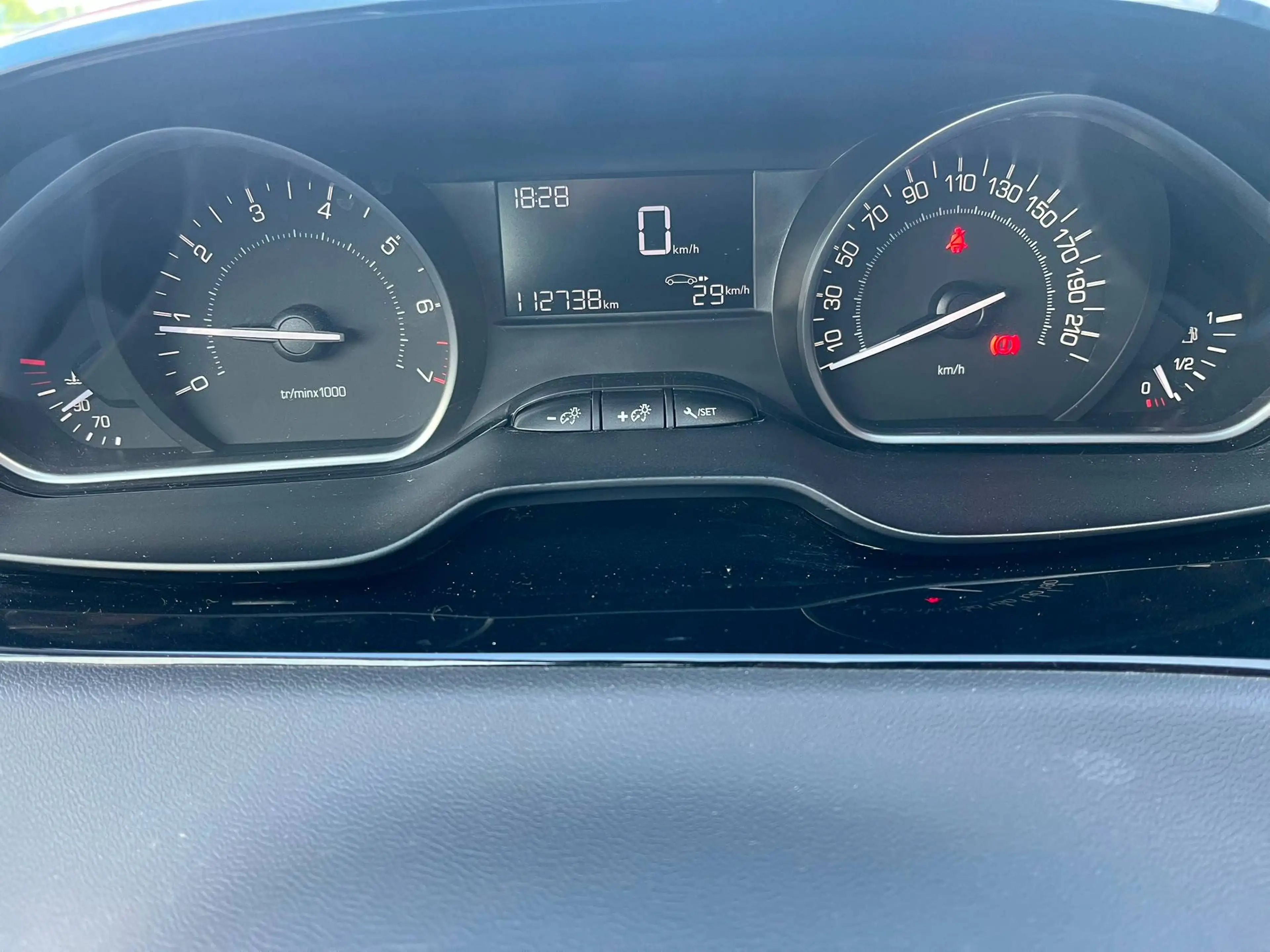 Peugeot 208 208 1.2i PureTech Style — photo 10