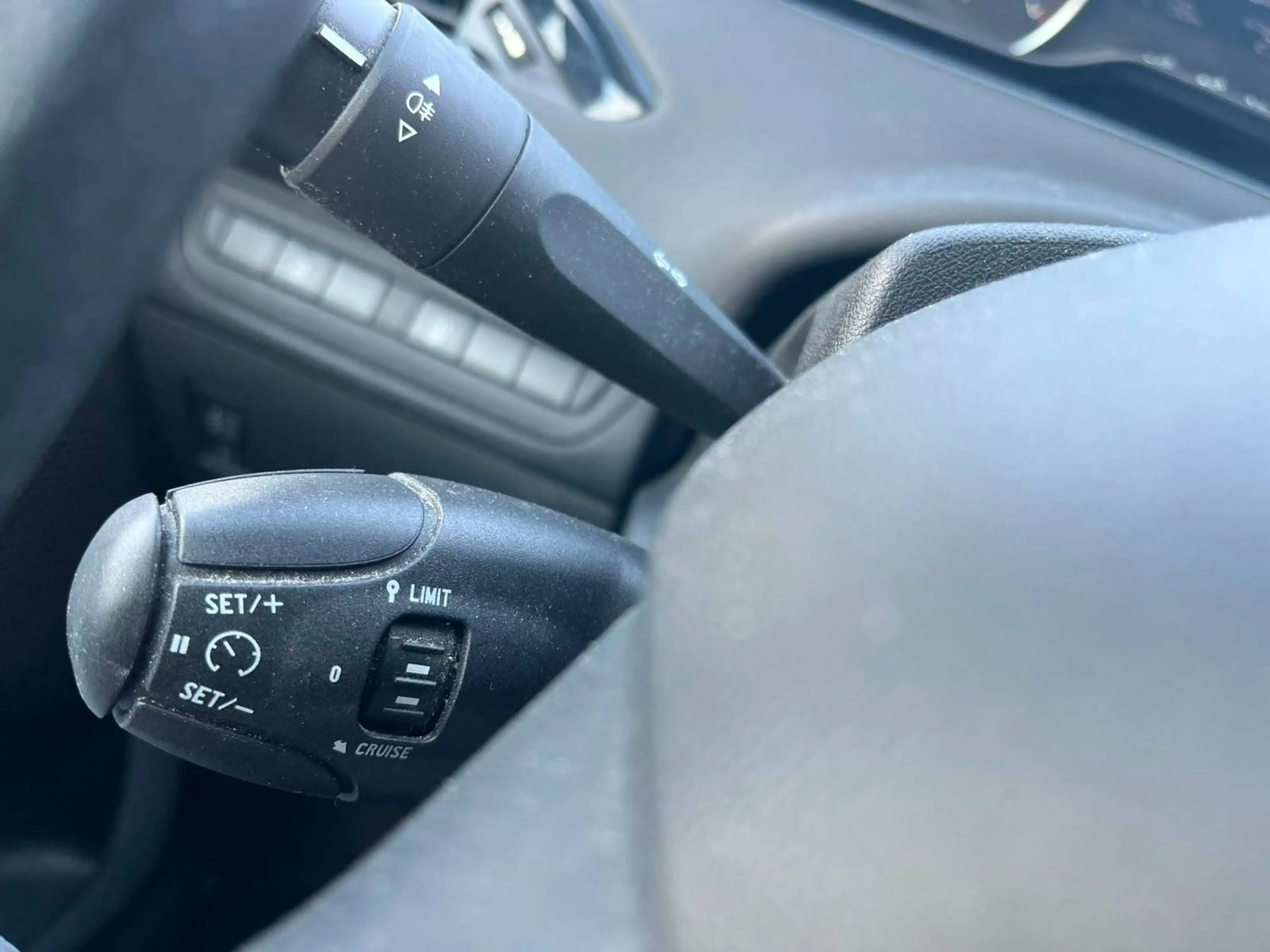 Peugeot 208 208 1.2i PureTech Style — photo 11