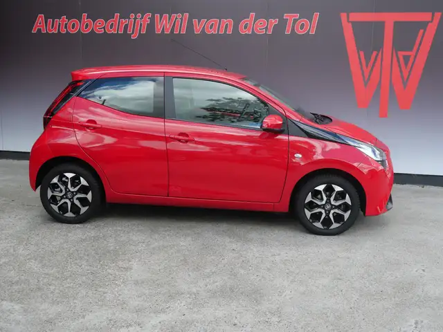 Toyota Aygo 1.0 VVT-i X-PLAY | CAMERA | CARPLAY | NAVIGATIE |