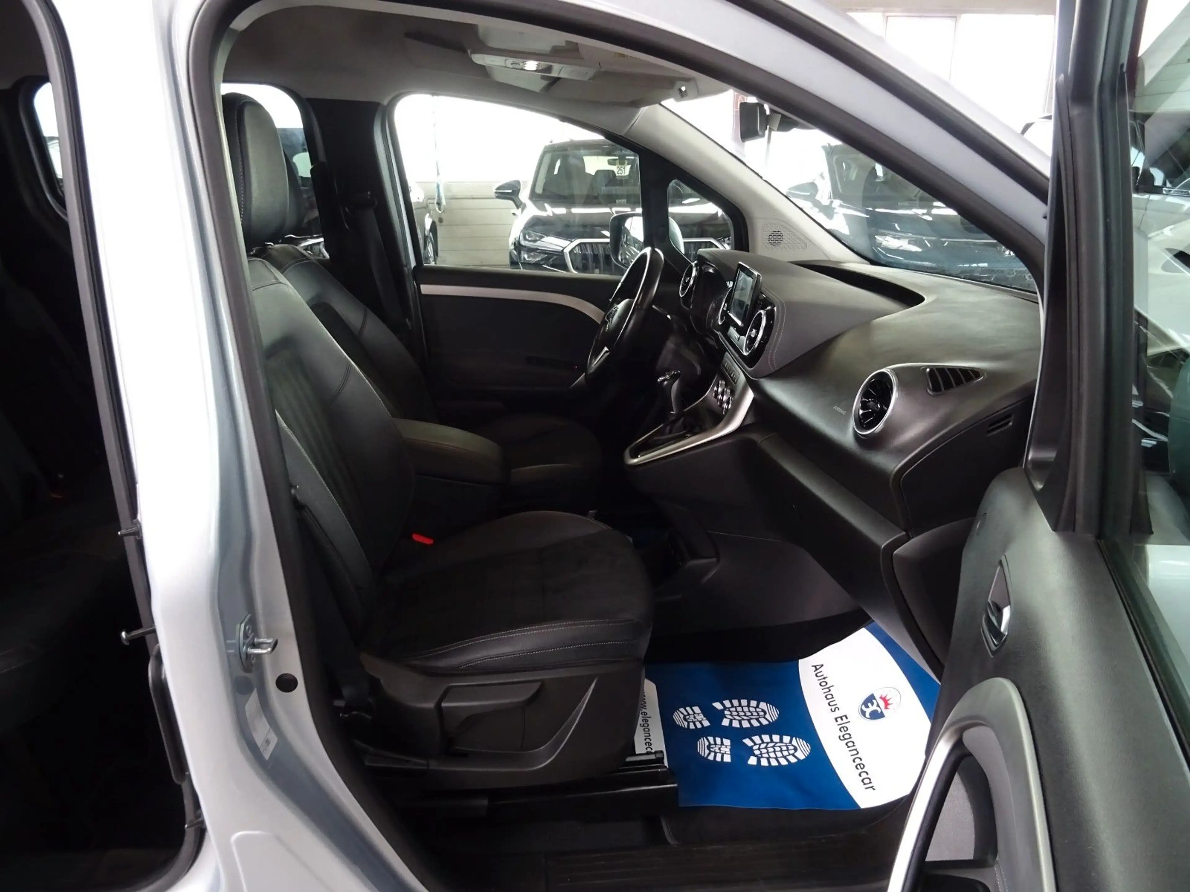Mercedes-Benz T-Class T 180 d  Edition — photo 11