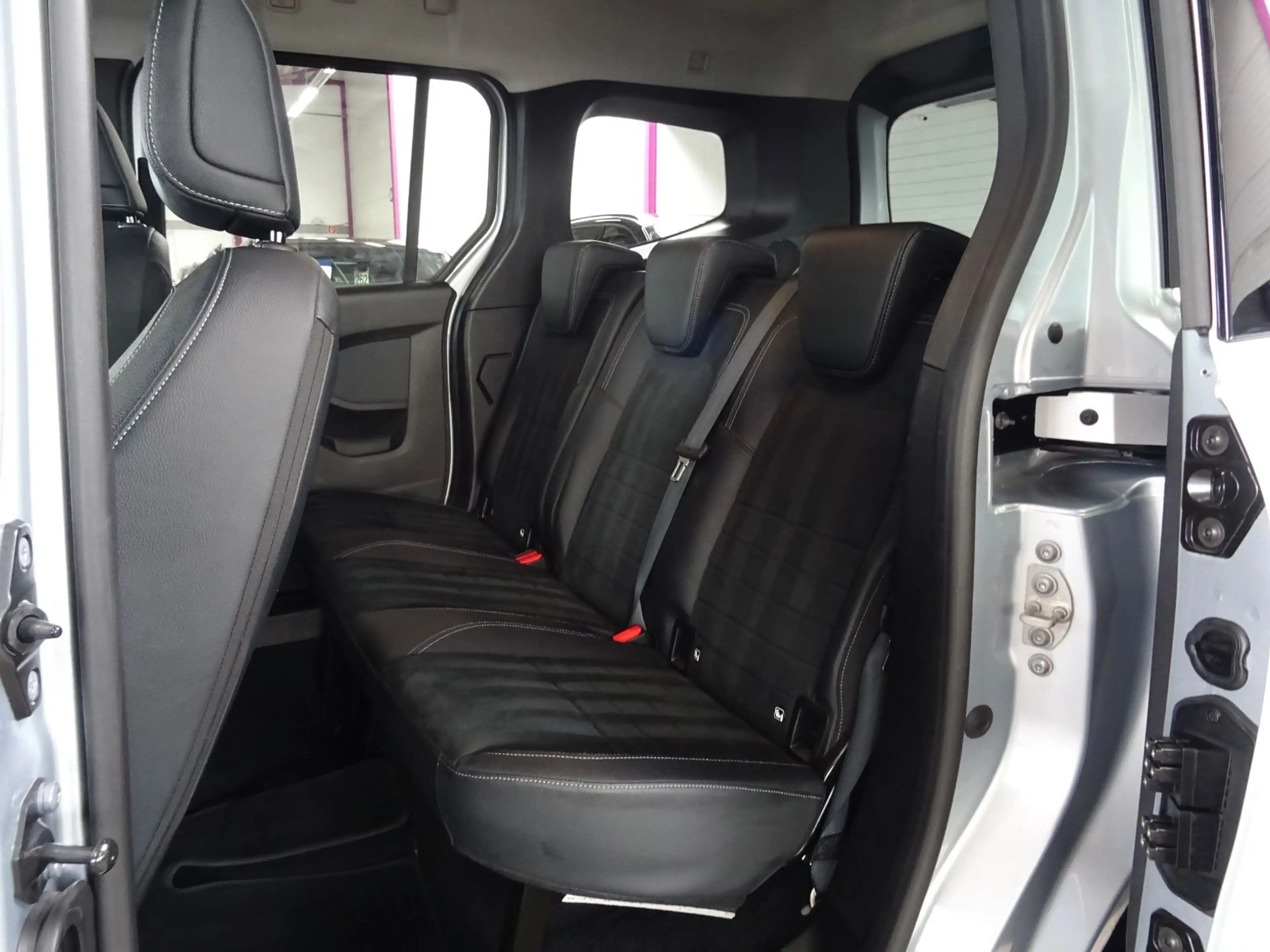Mercedes-Benz T-Class T 180 d  Edition — photo 13
