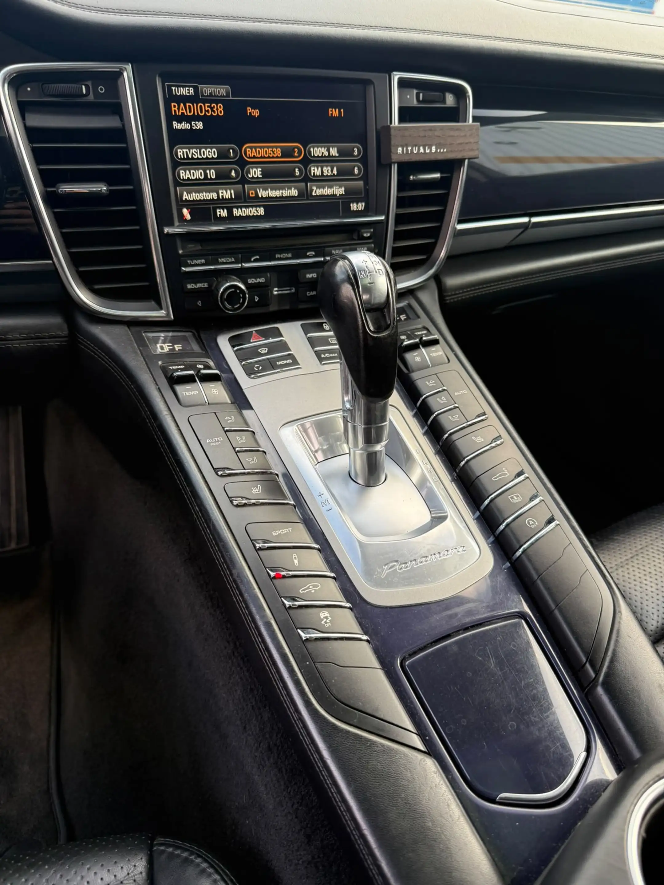 Porsche Panamera 3.0 D — photo 7