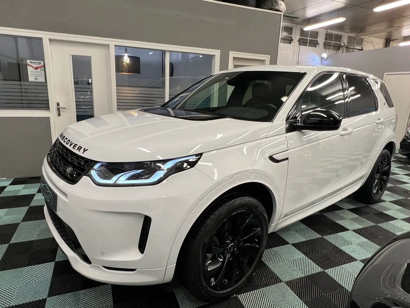 Land Rover Discovery Sport HSE 7 PLACES  2.0 TD4  180 CV  R-DYNAMIC BVA9 Blanc - 2