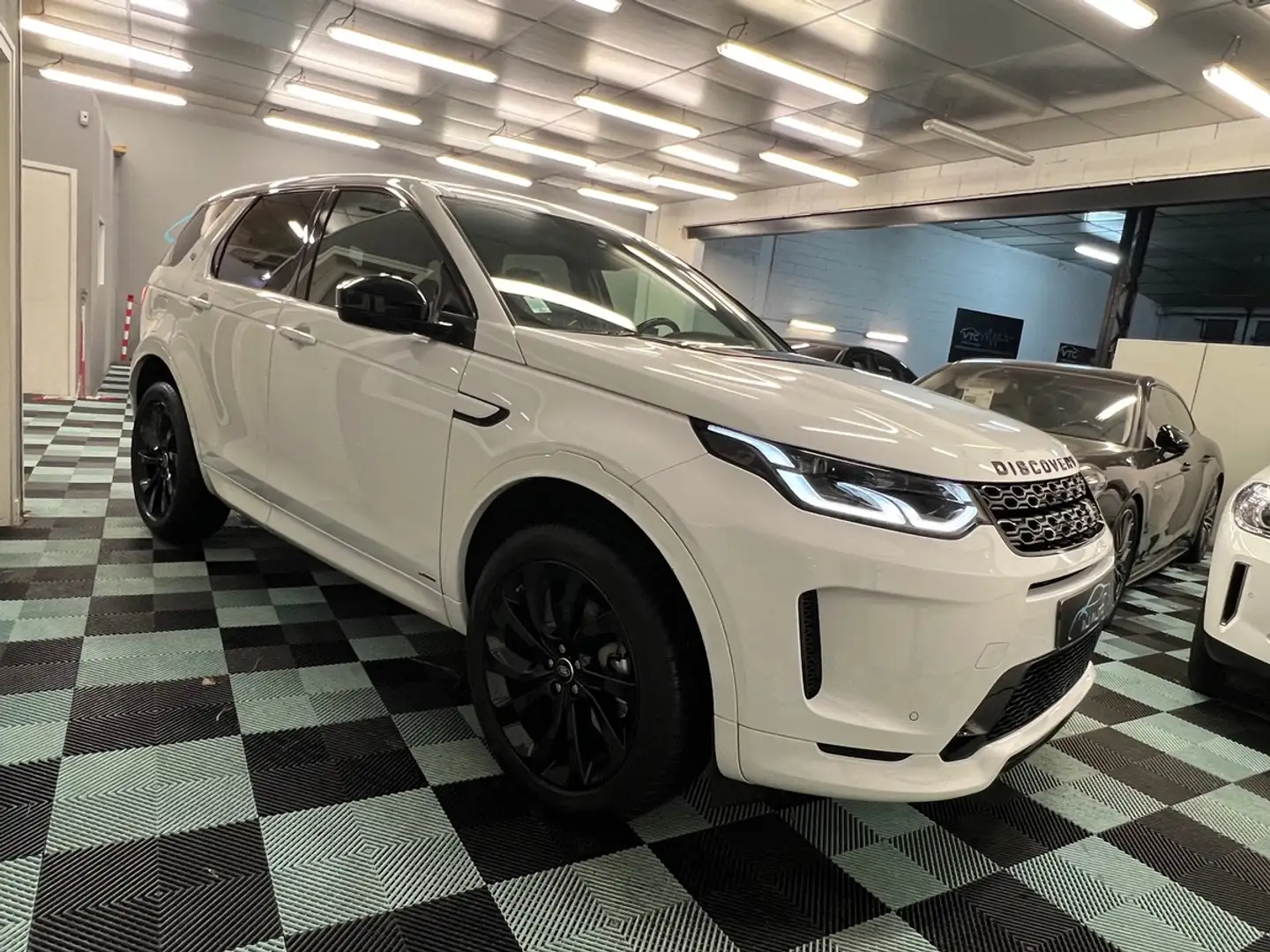 Land Rover Discovery Sport HSE 7 PLACES  2.0 TD4  180 CV  R-DYNAMIC BVA9 Blanc - 1