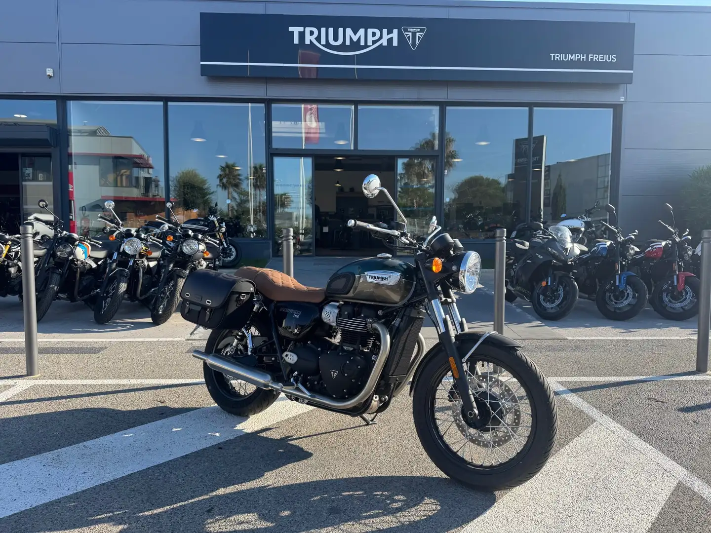 Triumph Bonneville T100 - 2