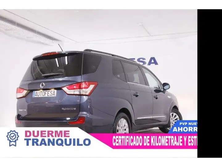 SsangYong Rodius 2.0e-Xdi Limited 2015, foto 3